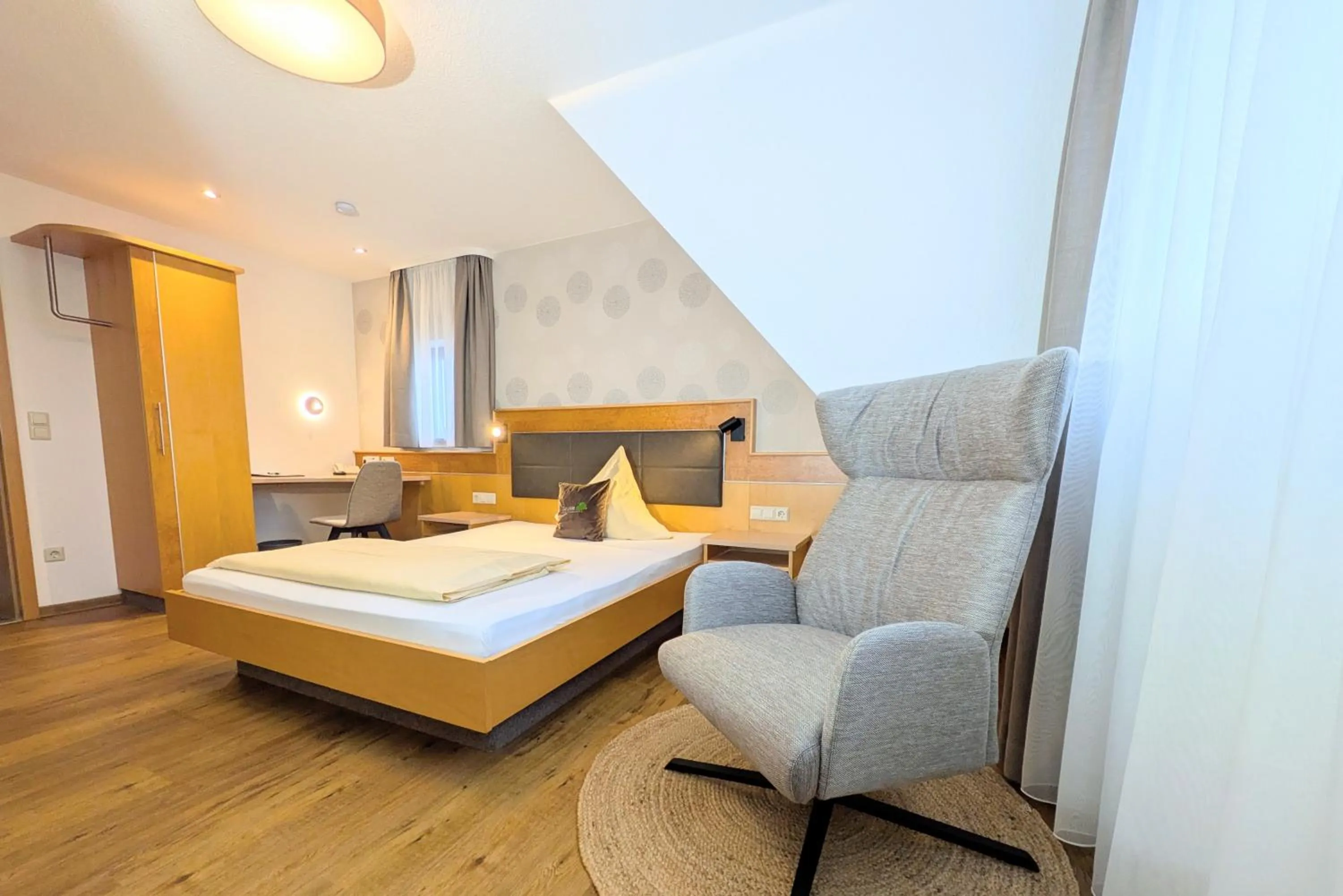 Photo of the whole room, Bed in Hotel Restaurant Zur Linde