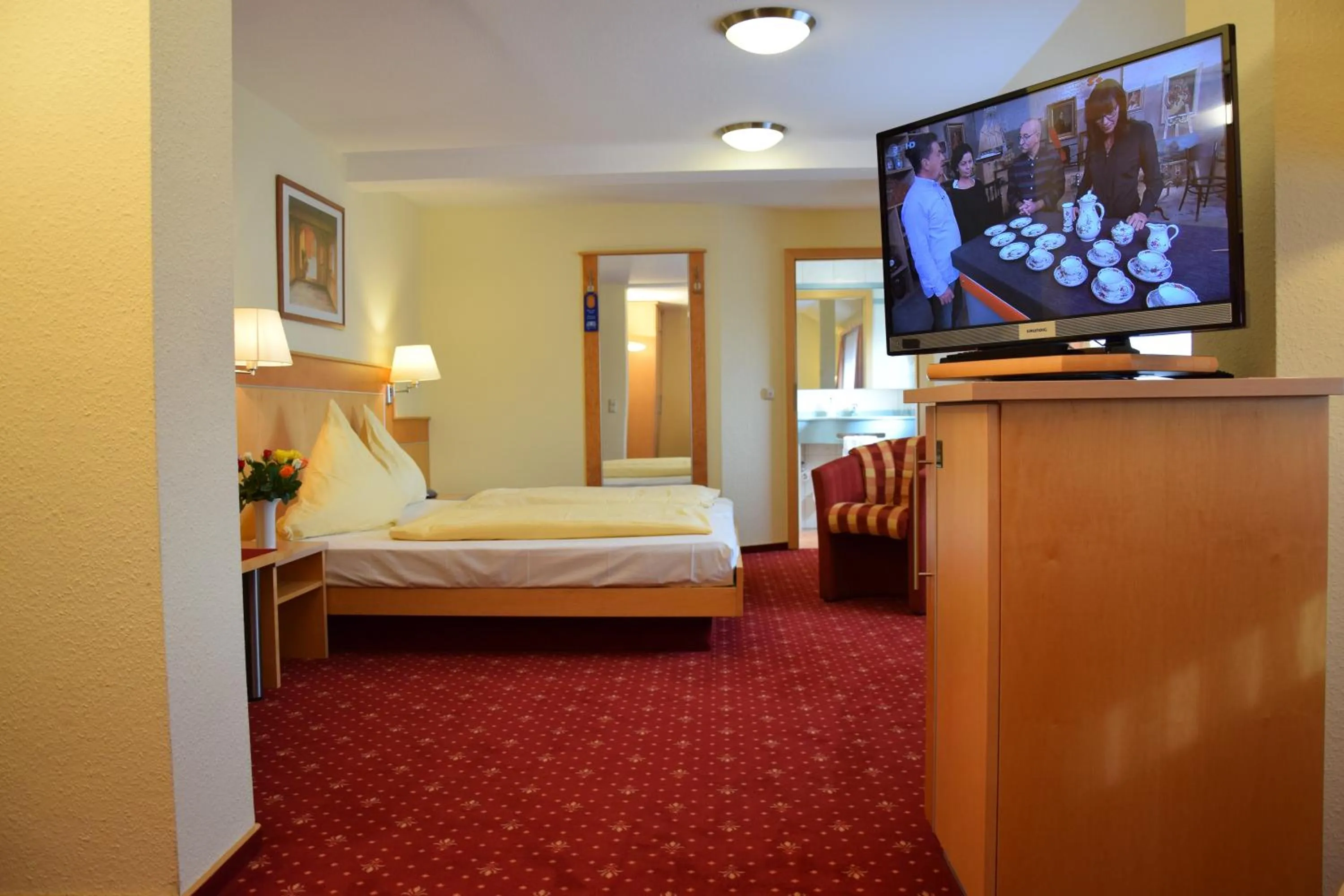 Bedroom, Bed in Hotel Restaurant Zur Linde