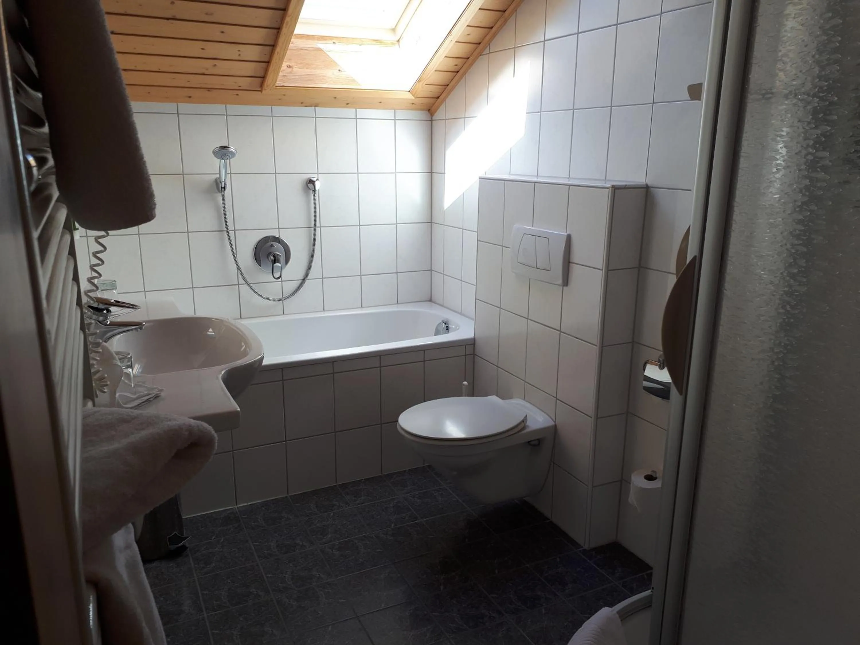 Hotel - Gasthof Spessarttor & Hotel Bergwiesen -hier auf Wunsch Zimmer mit Balkon