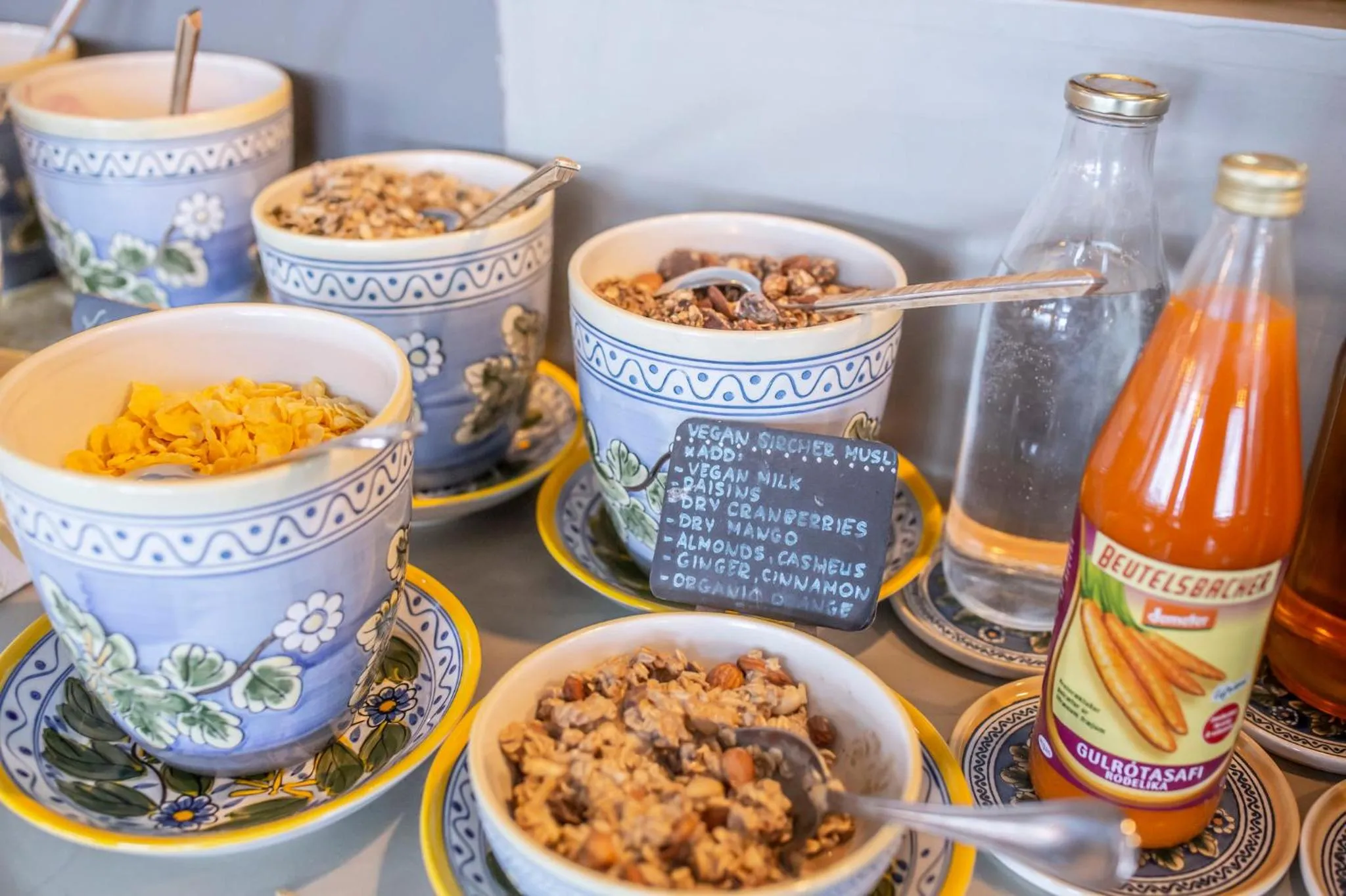 Buffet breakfast in Eyja Guldsmeden Hotel