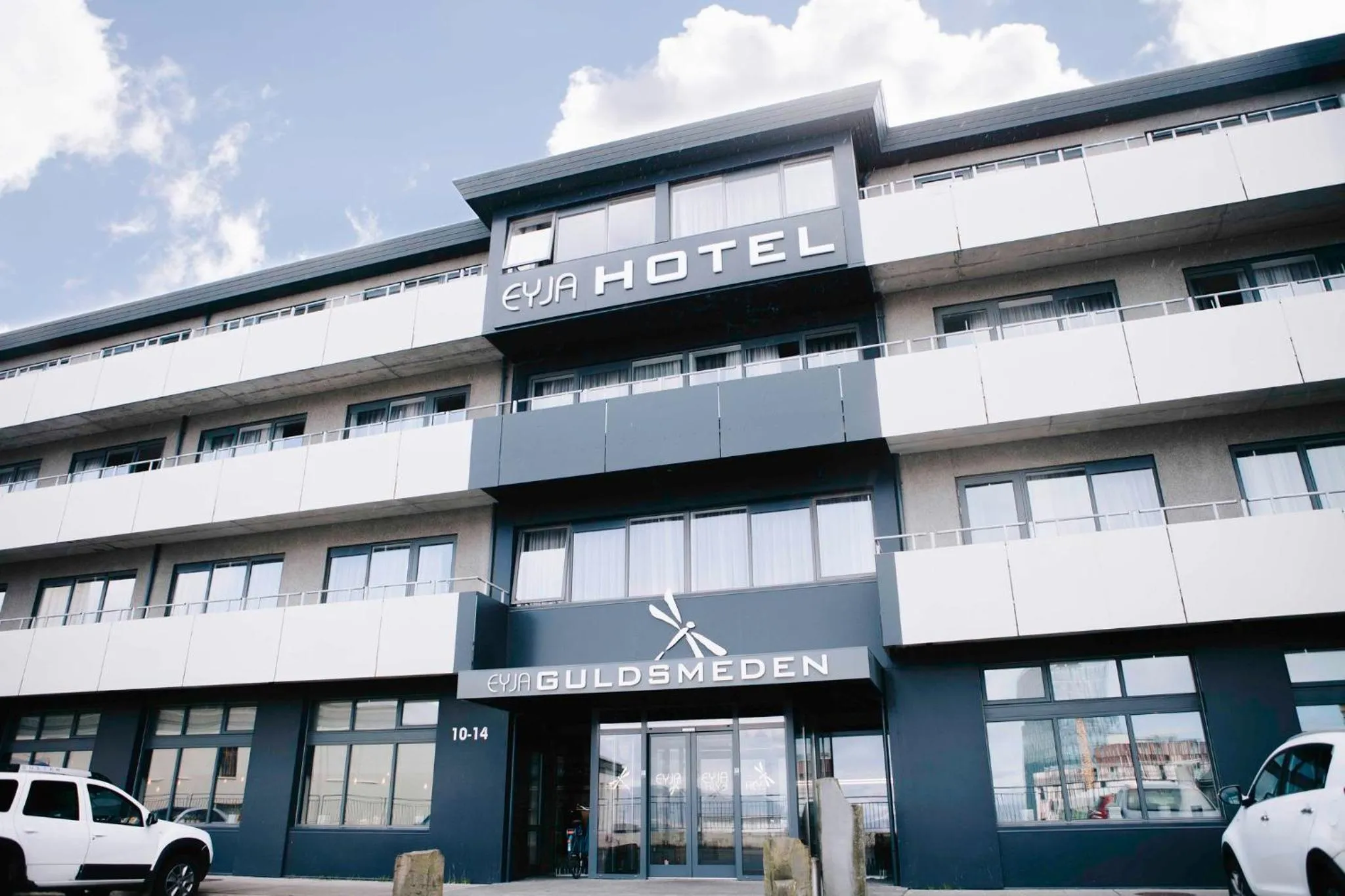 Facade/entrance in Eyja Guldsmeden Hotel