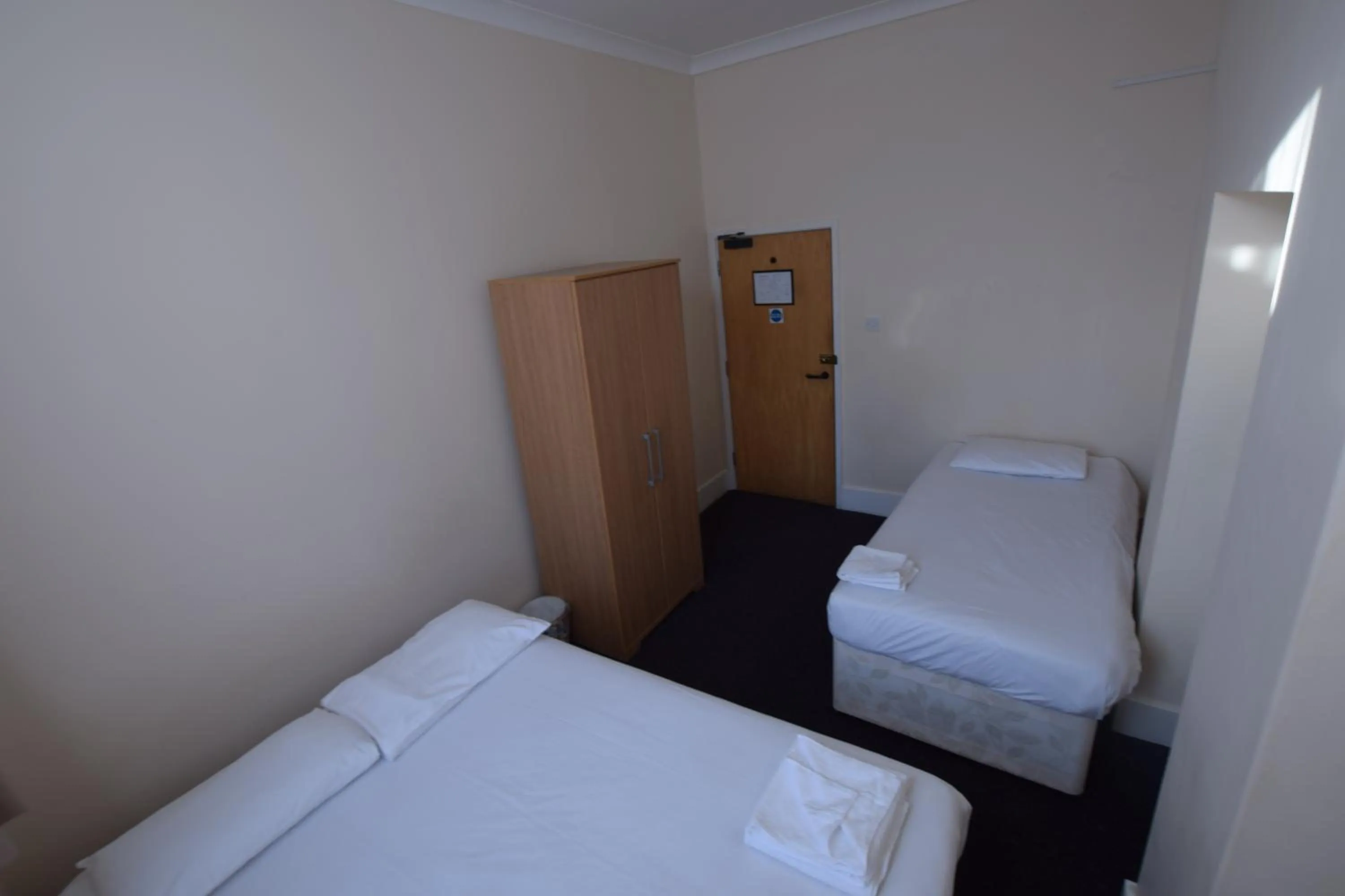 Photo of the whole room, Bed in York Hotel