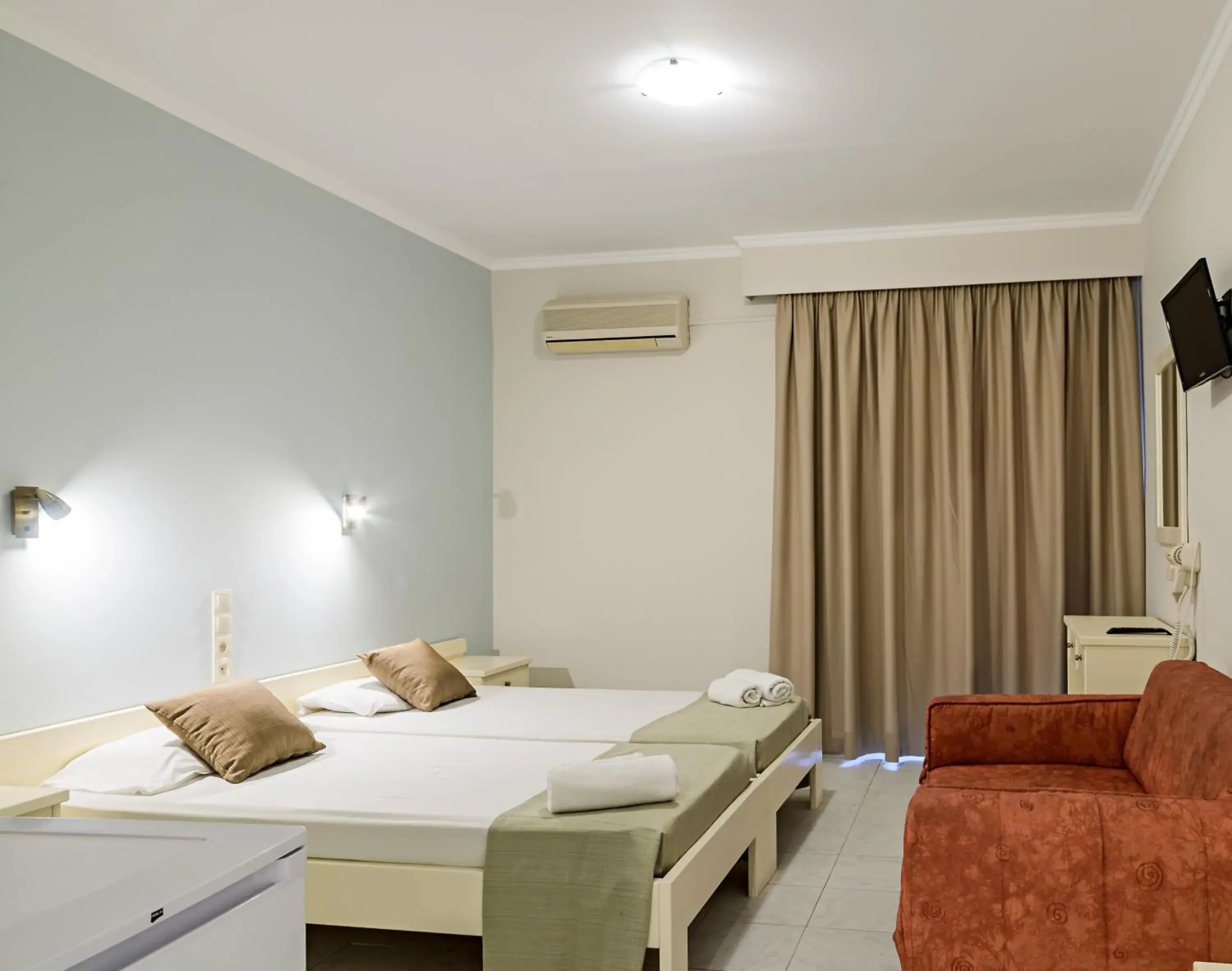 Photo of the whole room, Bed in Karras Livin Photo of the whole room, Bed in Karras Livin