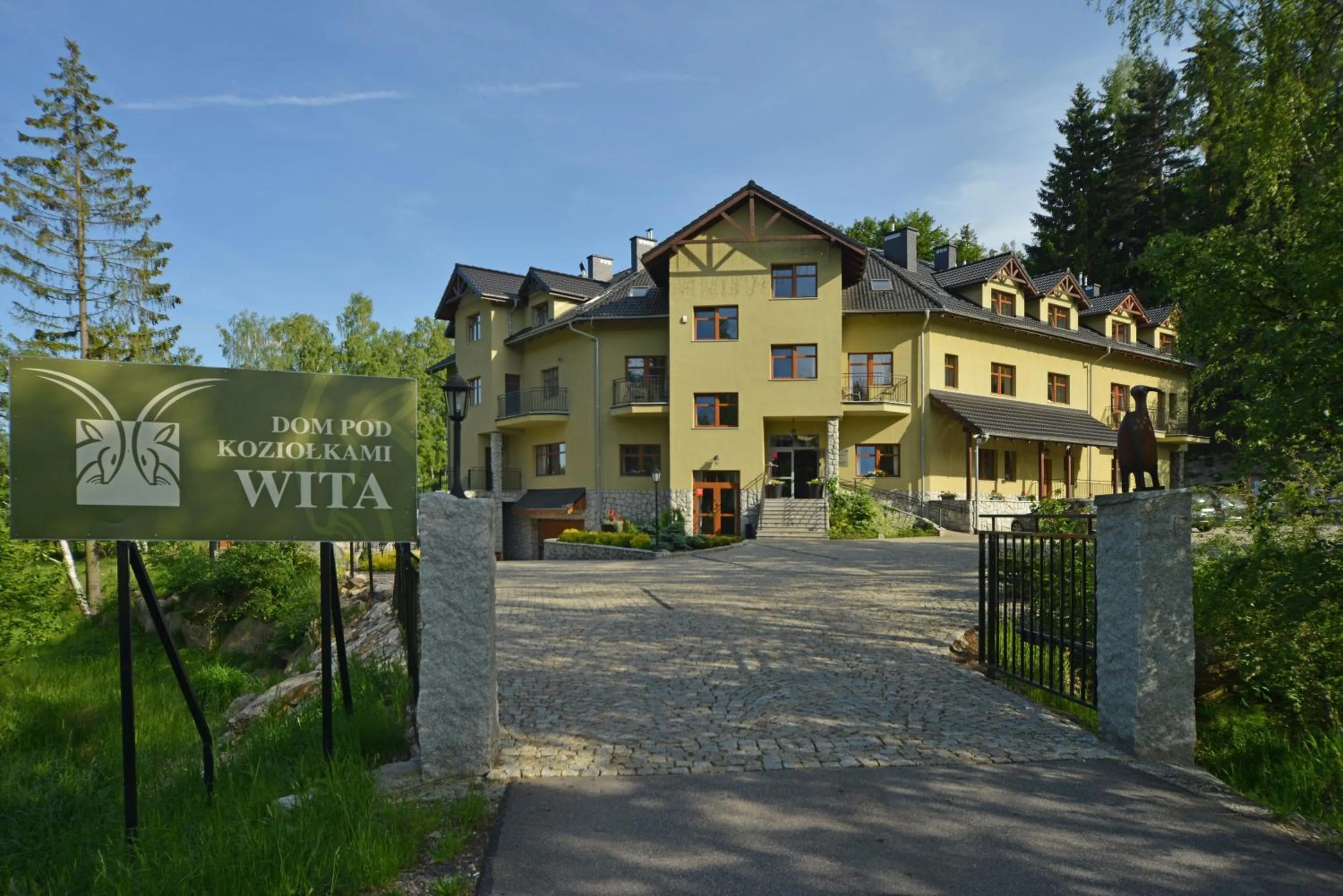 Facade/entrance in Dom Pod Koziołkami