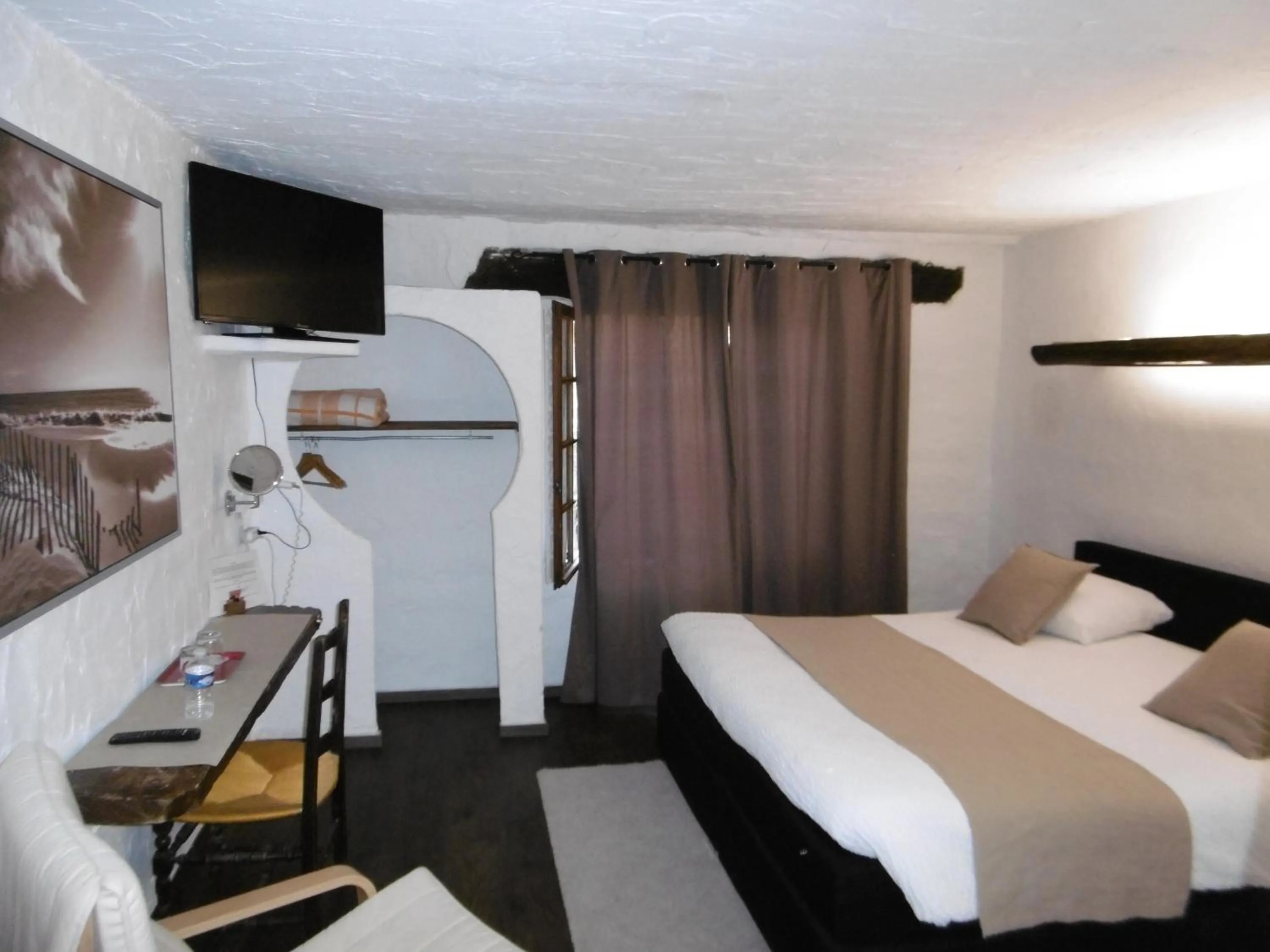 Photo of the whole room, Bed in Le Relais Des Vieilles Postes