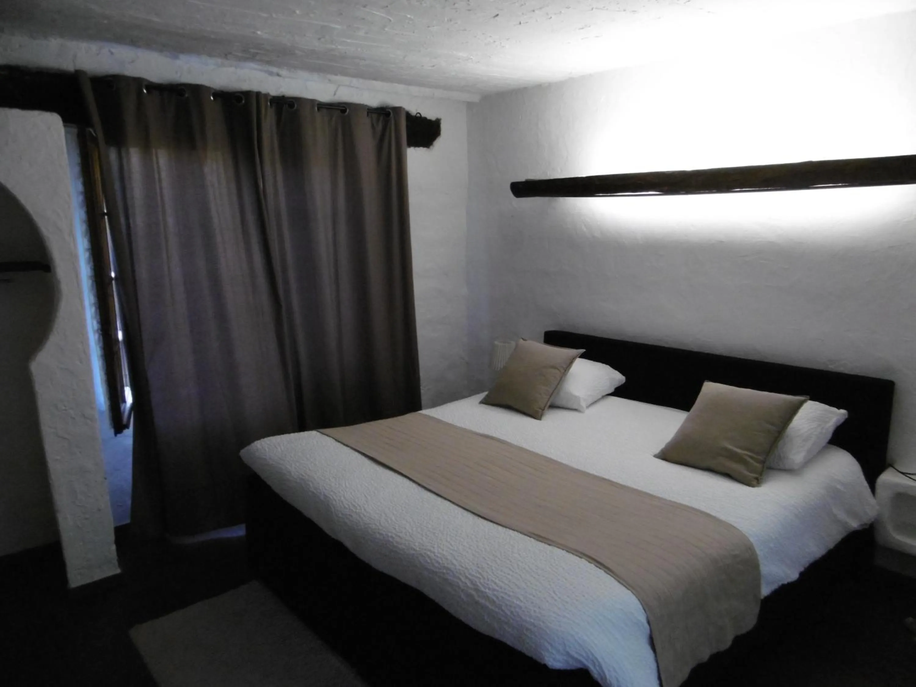 Photo of the whole room, Bed in Le Relais Des Vieilles Postes