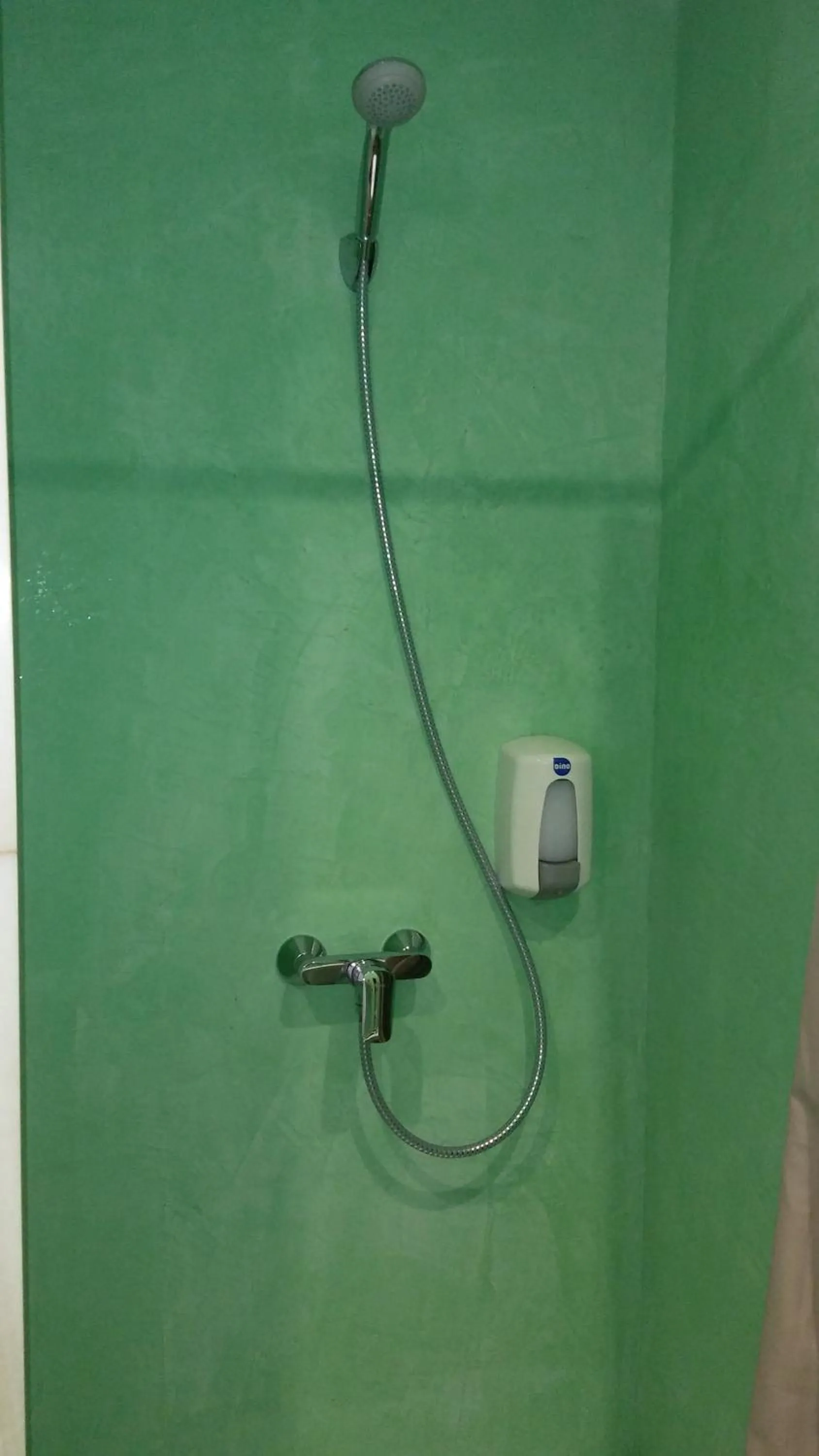 Shower in Hotel Rocamar