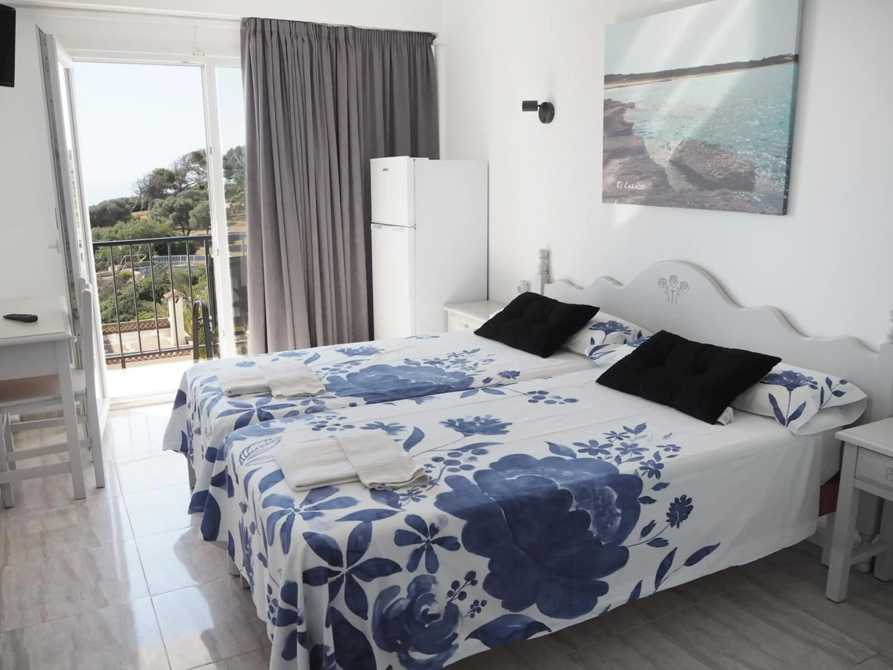 Superior Twin Room with Sea View in Hotel Rocamar Superior Twin Room with Sea View in Hotel Rocamar