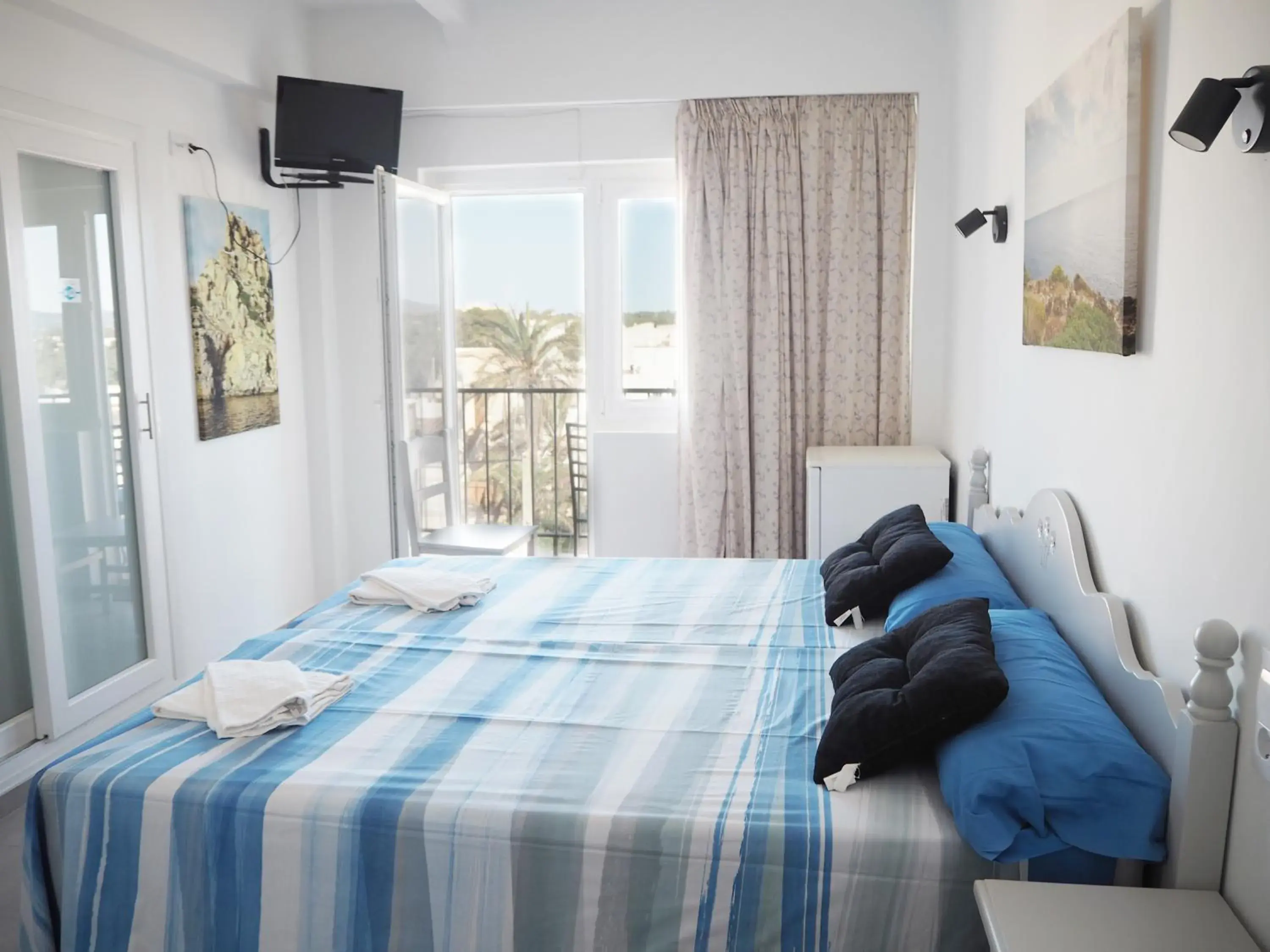 Double Room (two individual beds) City Views in Hotel Rocamar Double Room (two individual beds) City Views in Hotel Rocamar