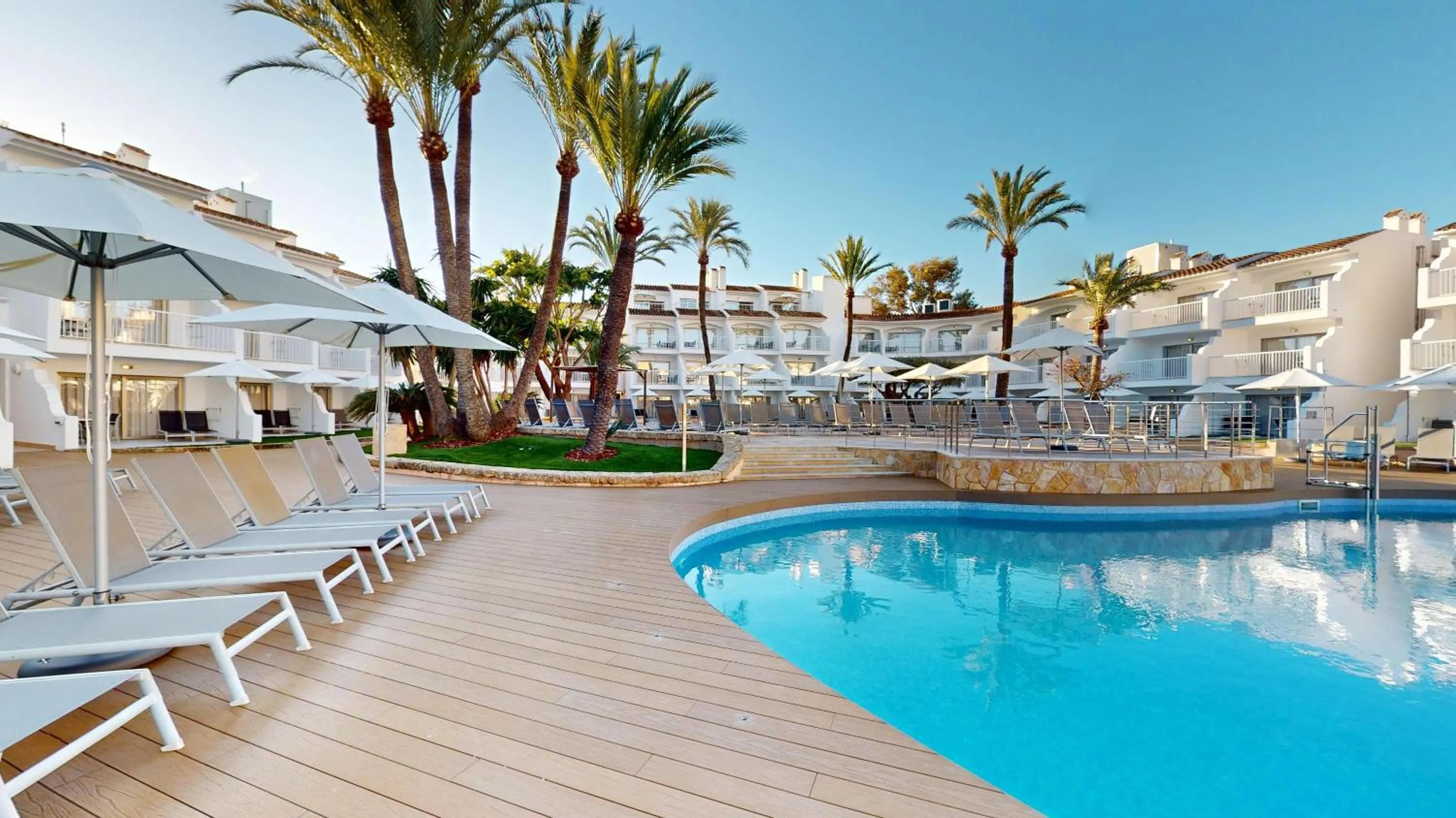 Swimming pool in Playas Ca's Saboners