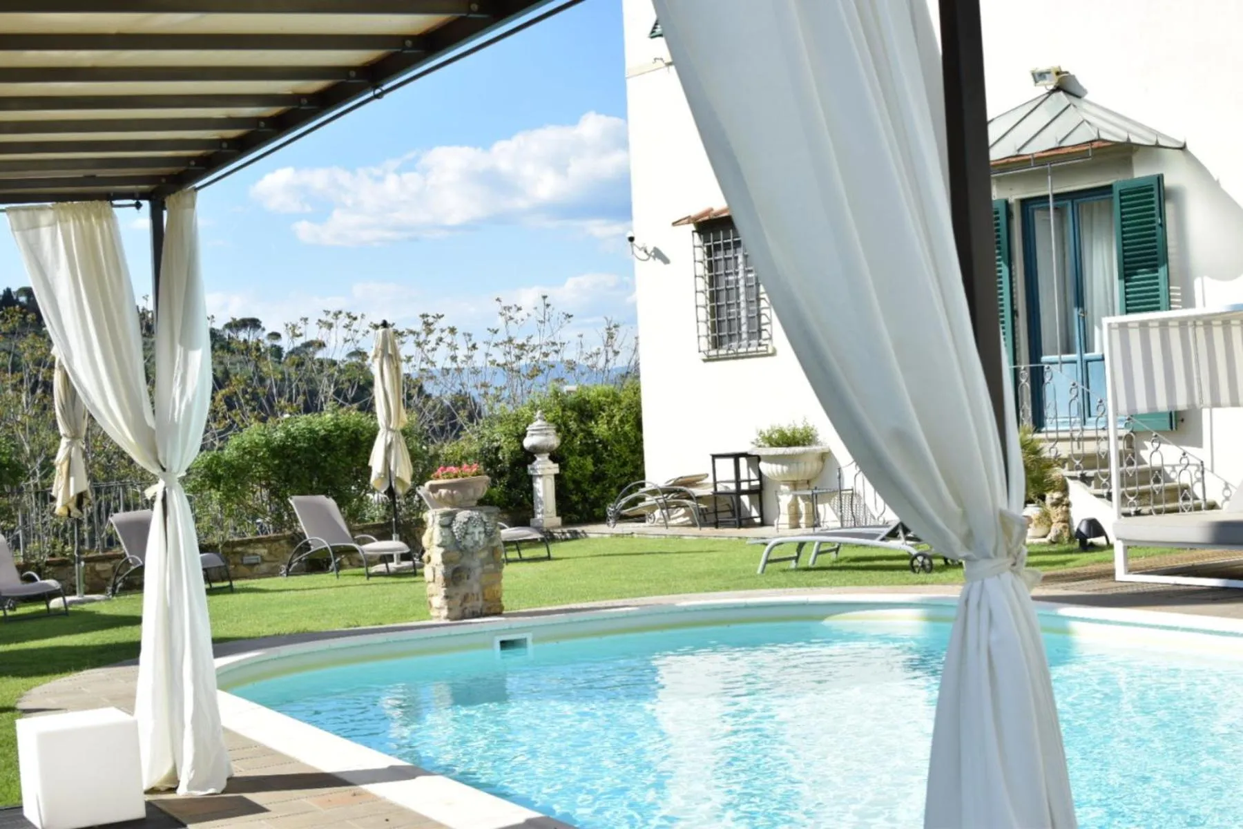 Garden view in Villa Il Sasso - Dimora d'Epoca