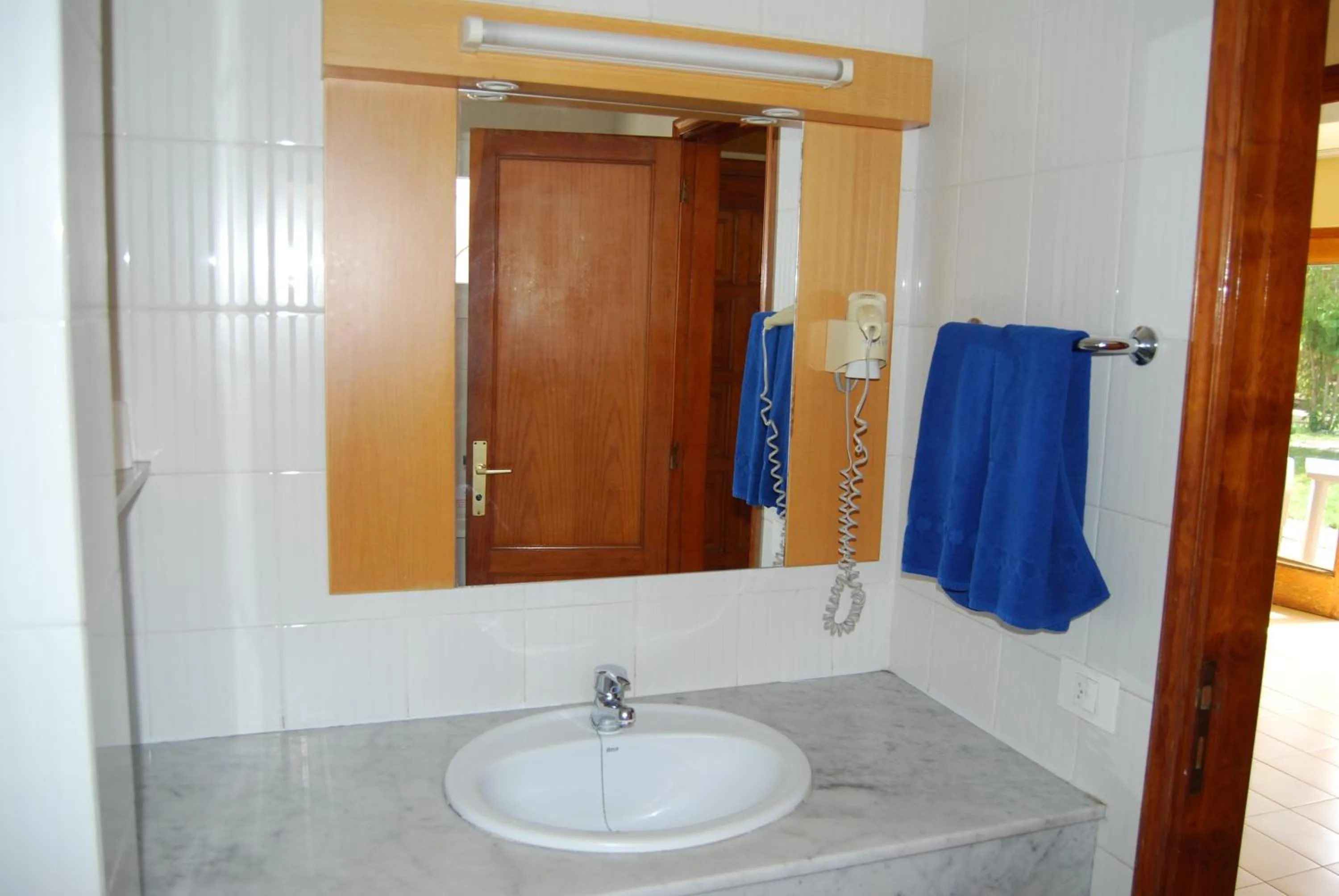 Bathroom in Bungalows Parque Bali con AIRE ACONDICIONADO