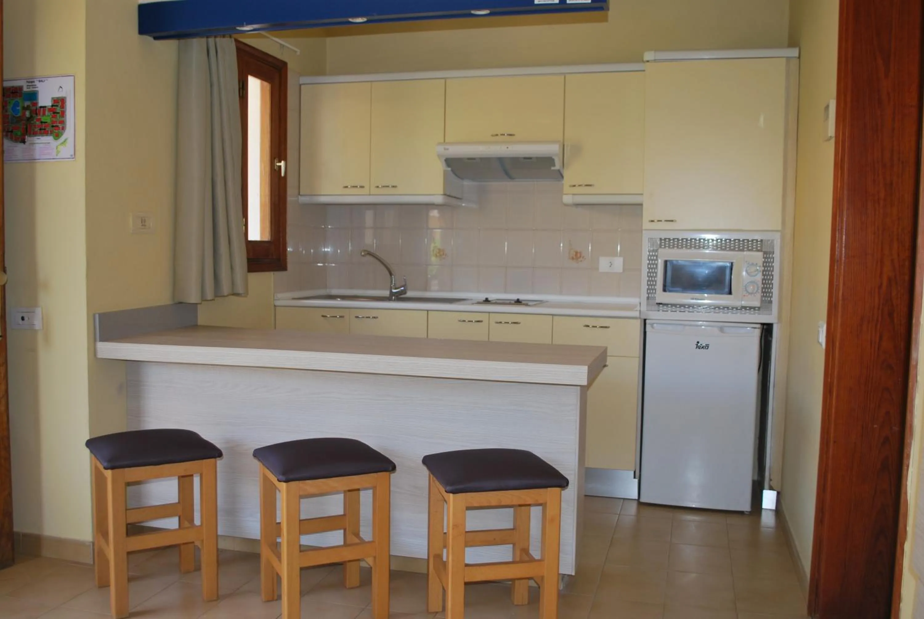 Kitchen or kitchenette in Bungalows Parque Bali con AIRE ACONDICIONADO