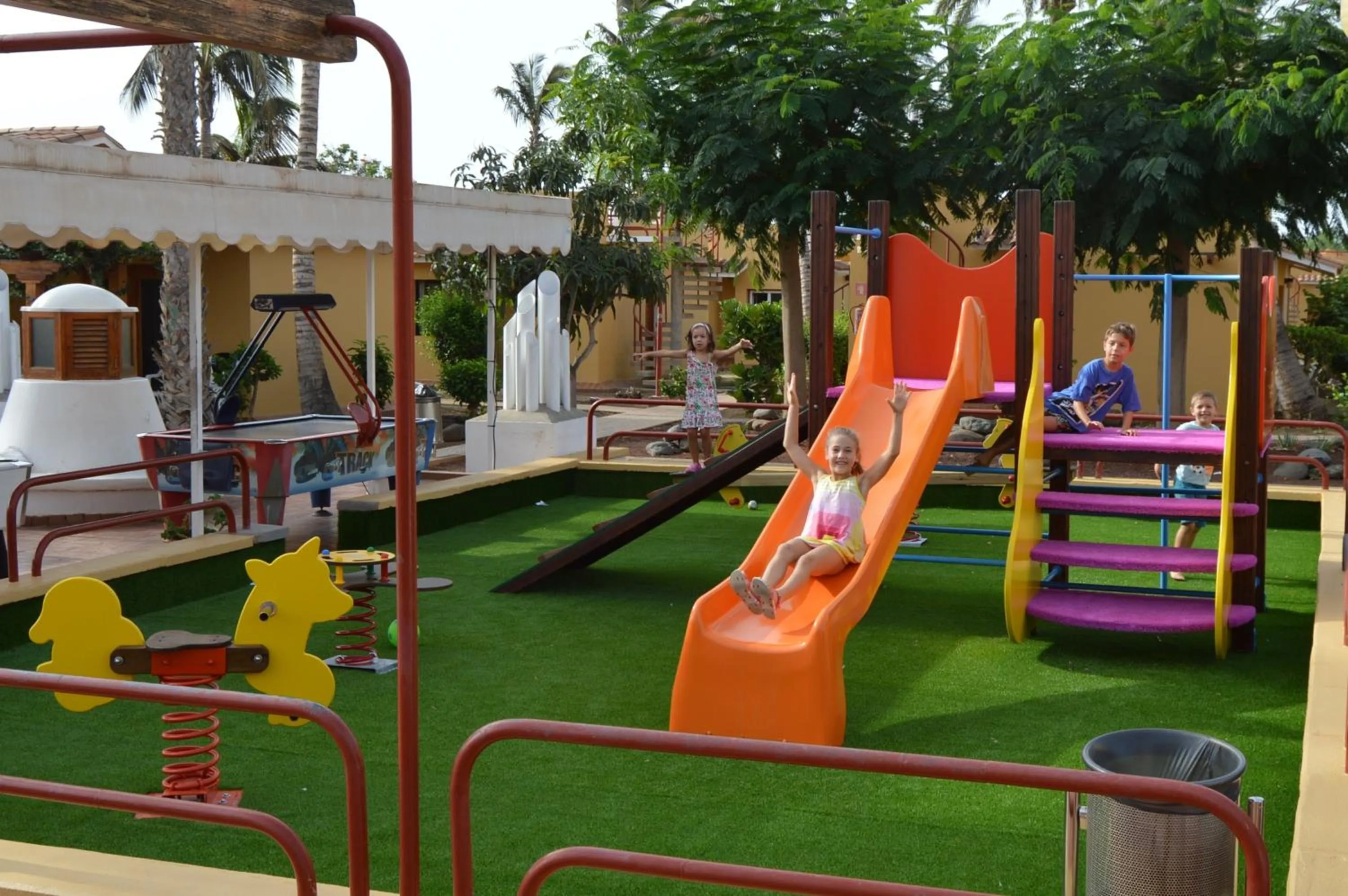 Day in Bungalows Parque Bali con AIRE ACONDICIONADO