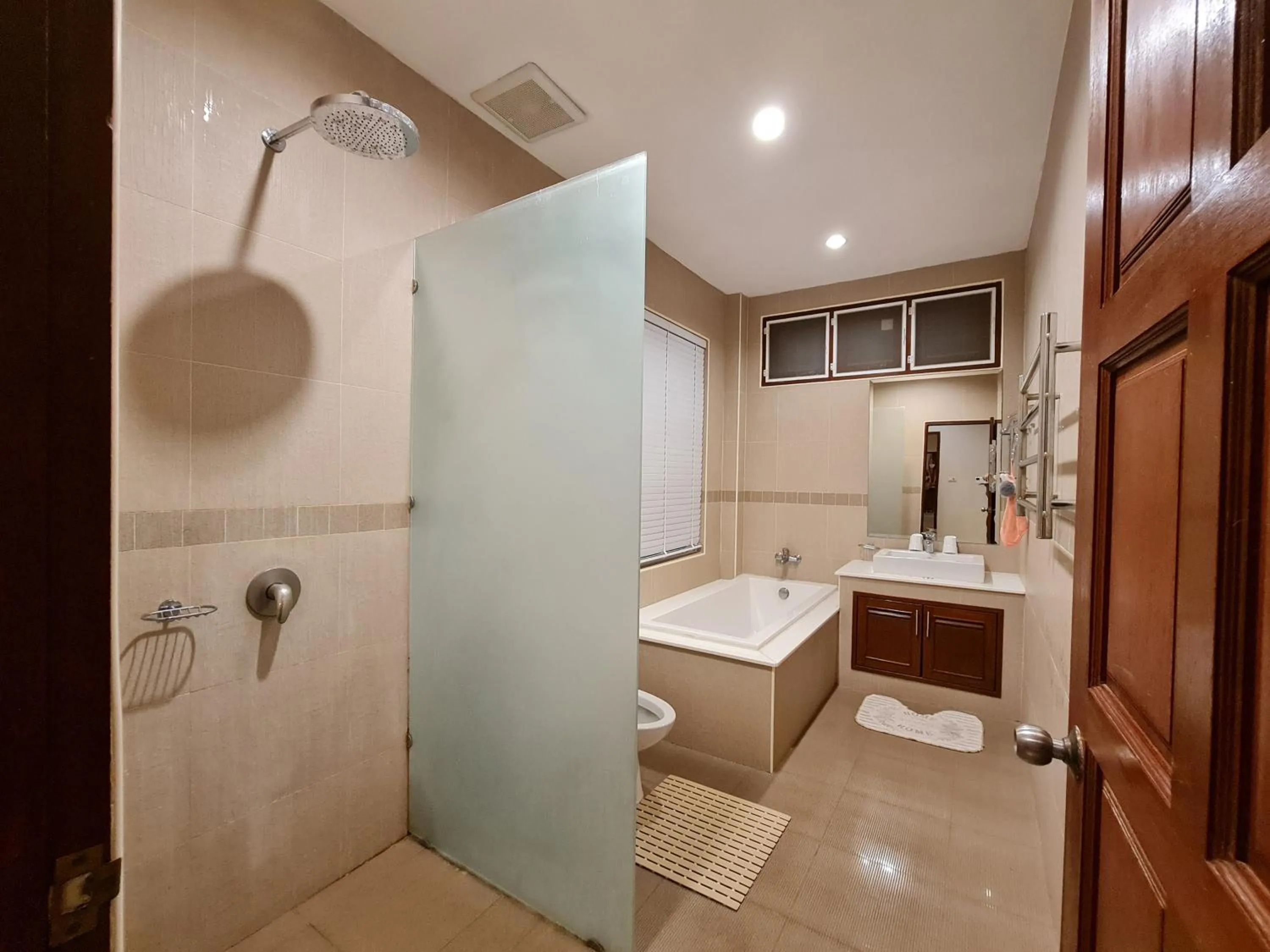 Bathroom in ทิวาพูลวิลล่า หัวหิน Thiva Pool Villa Hua Hin