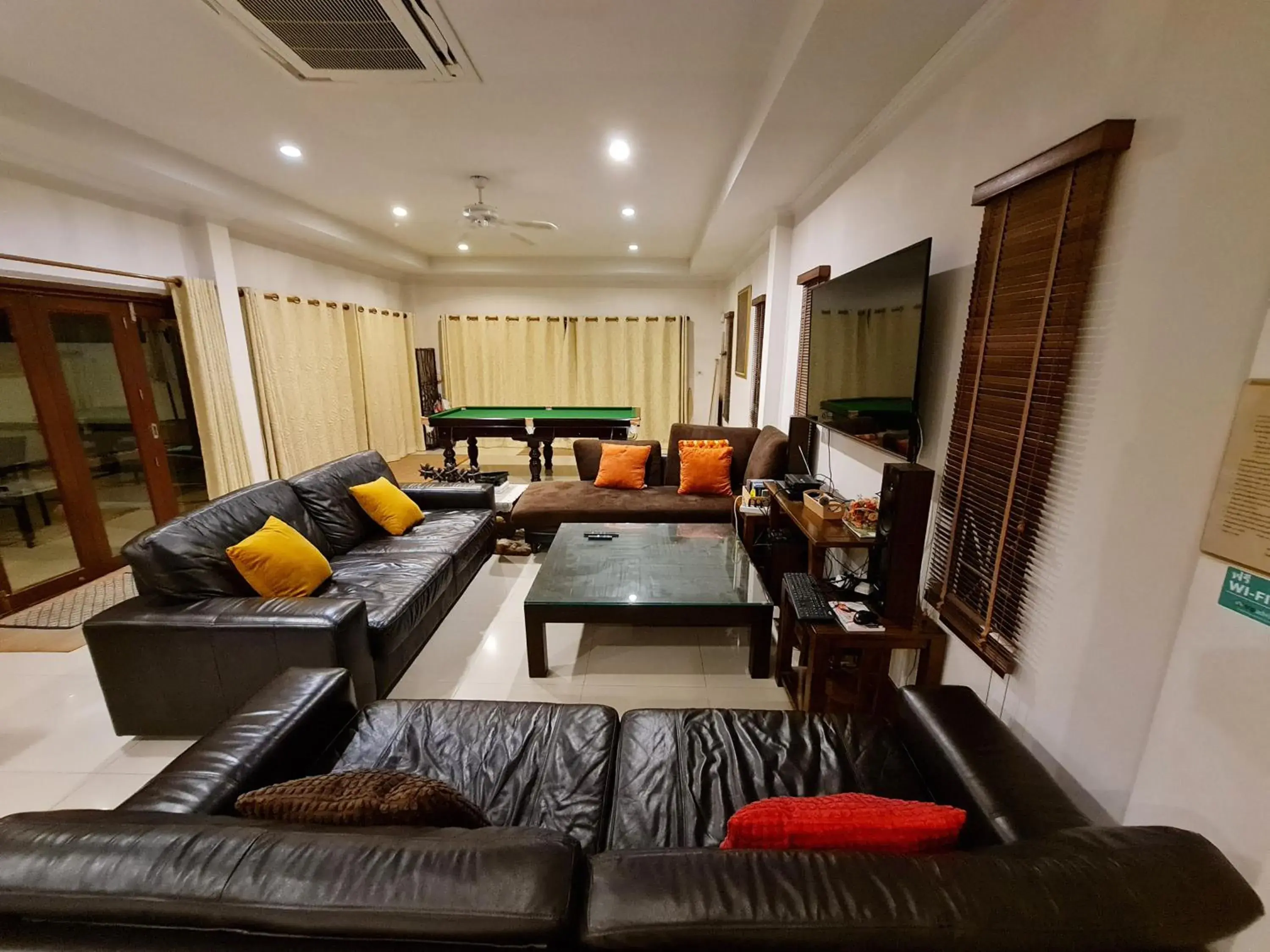 Living room in ทิวาพูลวิลล่า หัวหิน Thiva Pool Villa Hua Hin Living room in ทิวาพูลวิลล่า หัวหิน Thiva Pool Villa Hua Hin