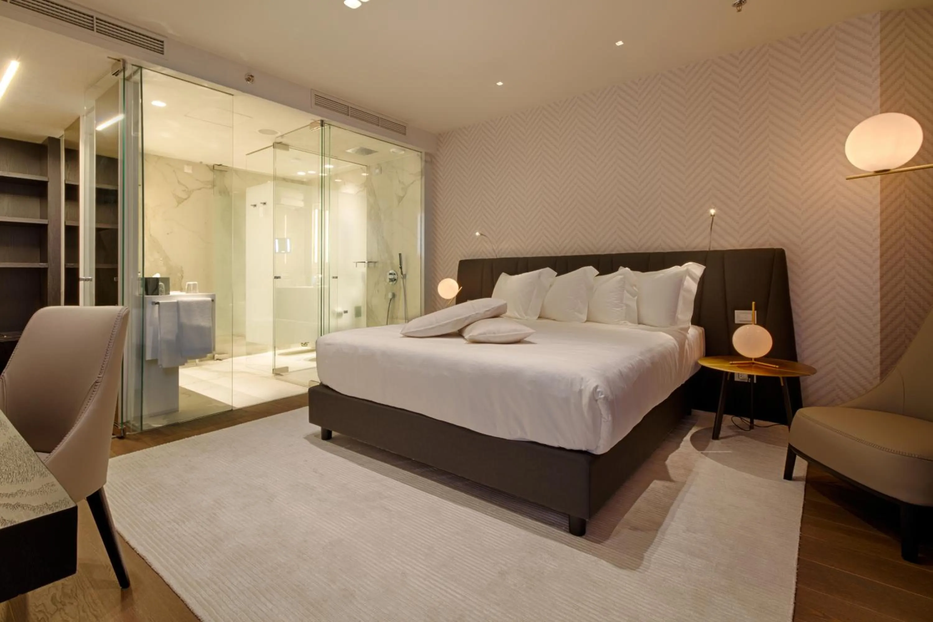 Bed in Maritim Hotel Plaza Tirana