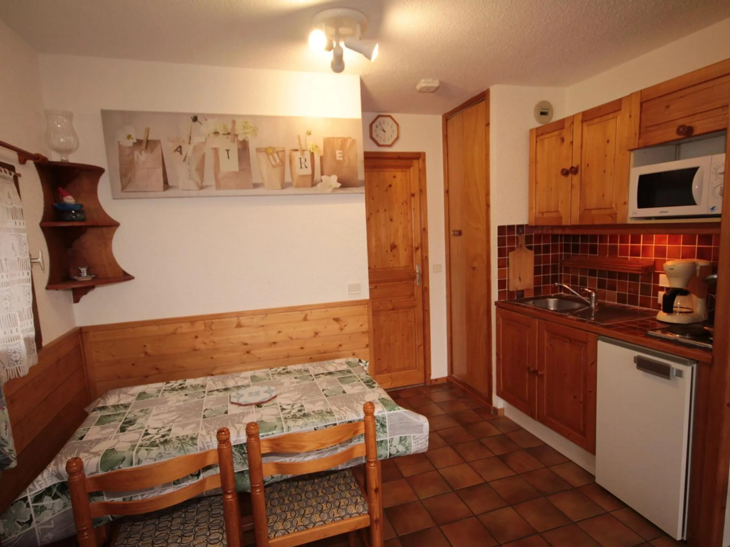 Studio cabine avec grande terrasse et emplacement idéal - FR-1-293-15