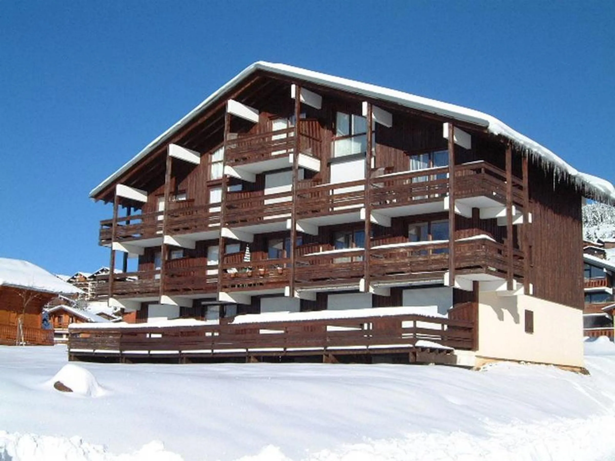 Studio cabine avec grande terrasse et emplacement idéal - FR-1-293-15