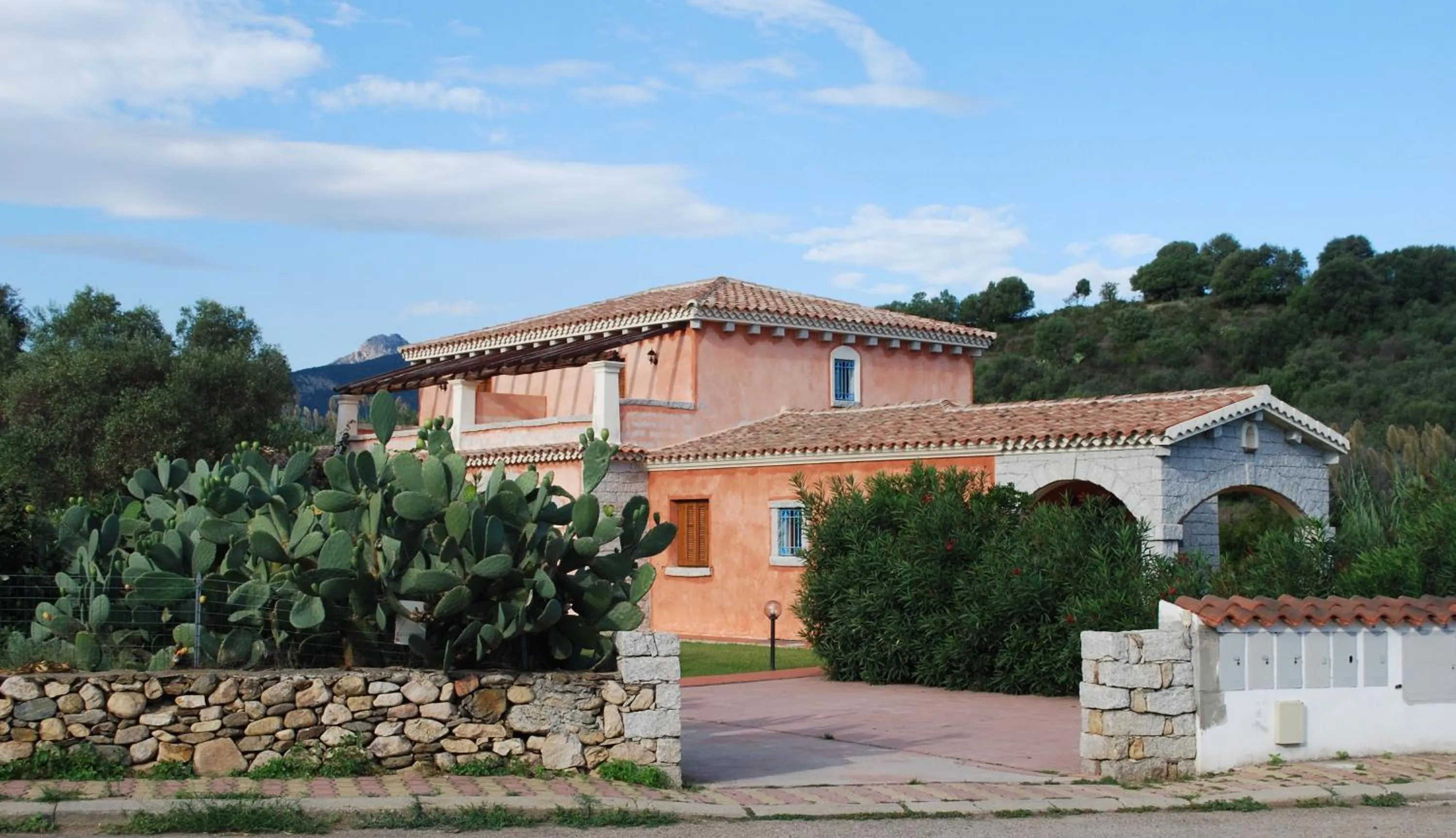 Property building in Vecchio Stazzo