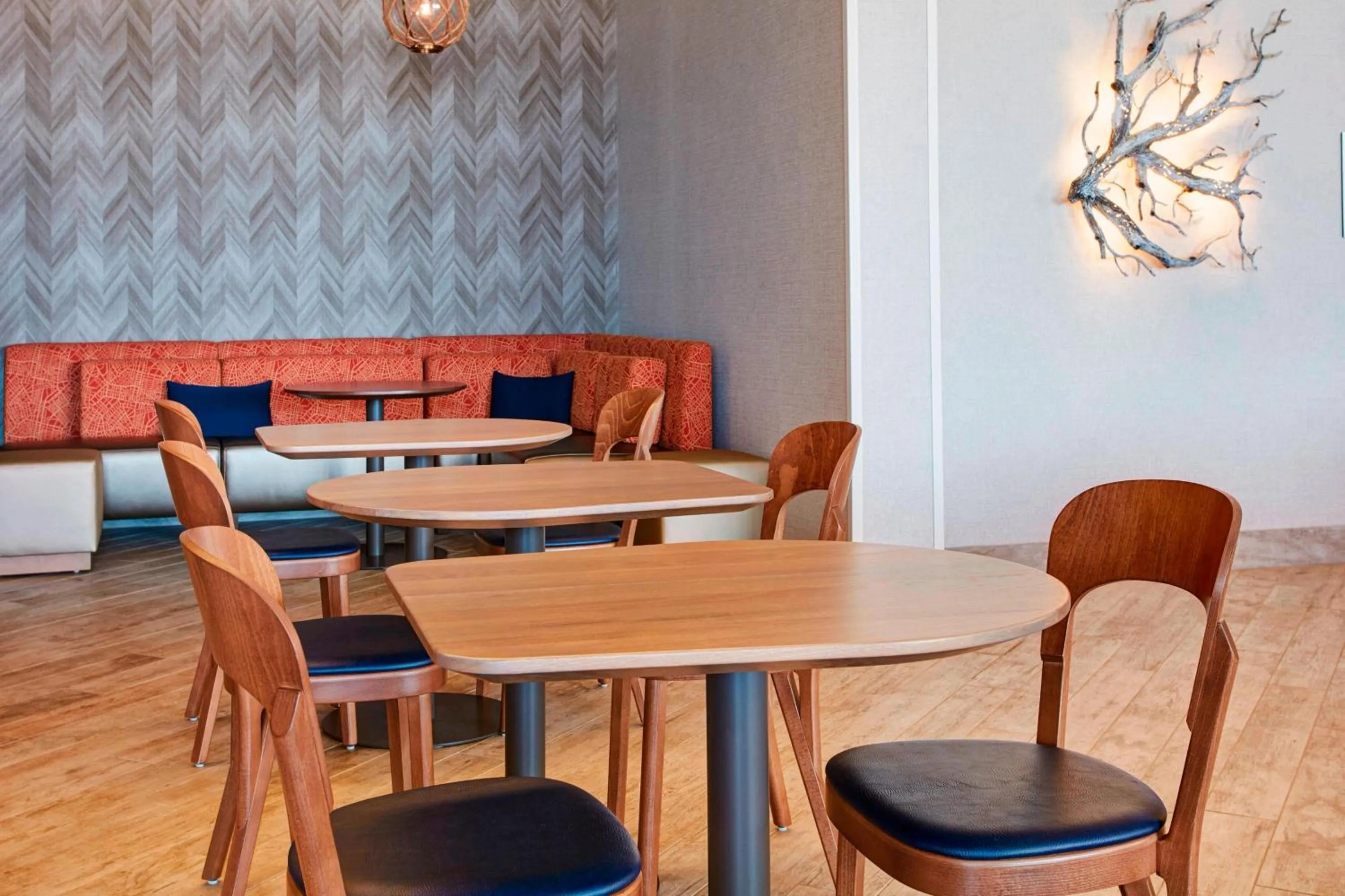 Restaurant/places to eat in Courtyard by Marriott Erie Bayfront