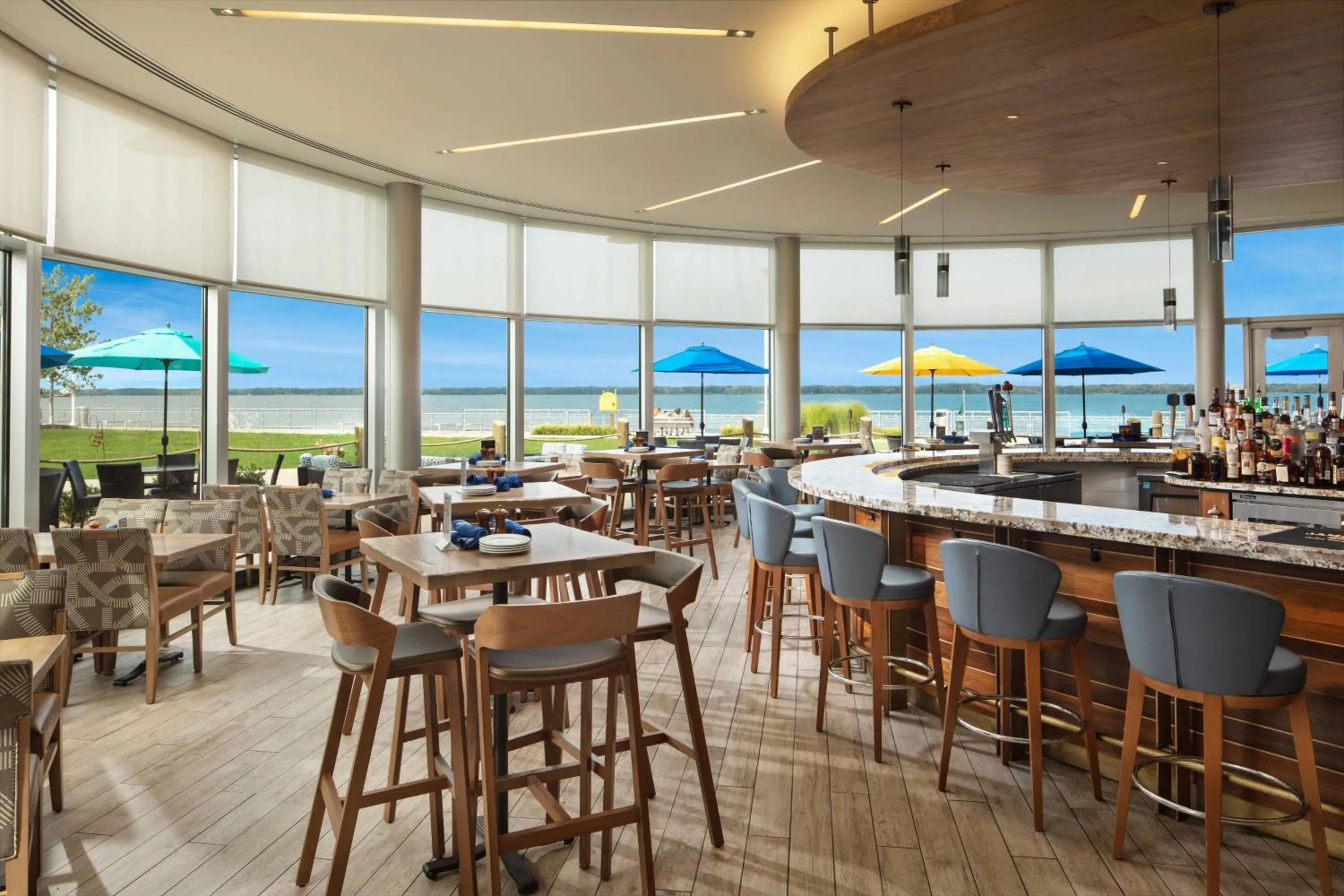 Lounge or bar in Courtyard by Marriott Erie Bayfront