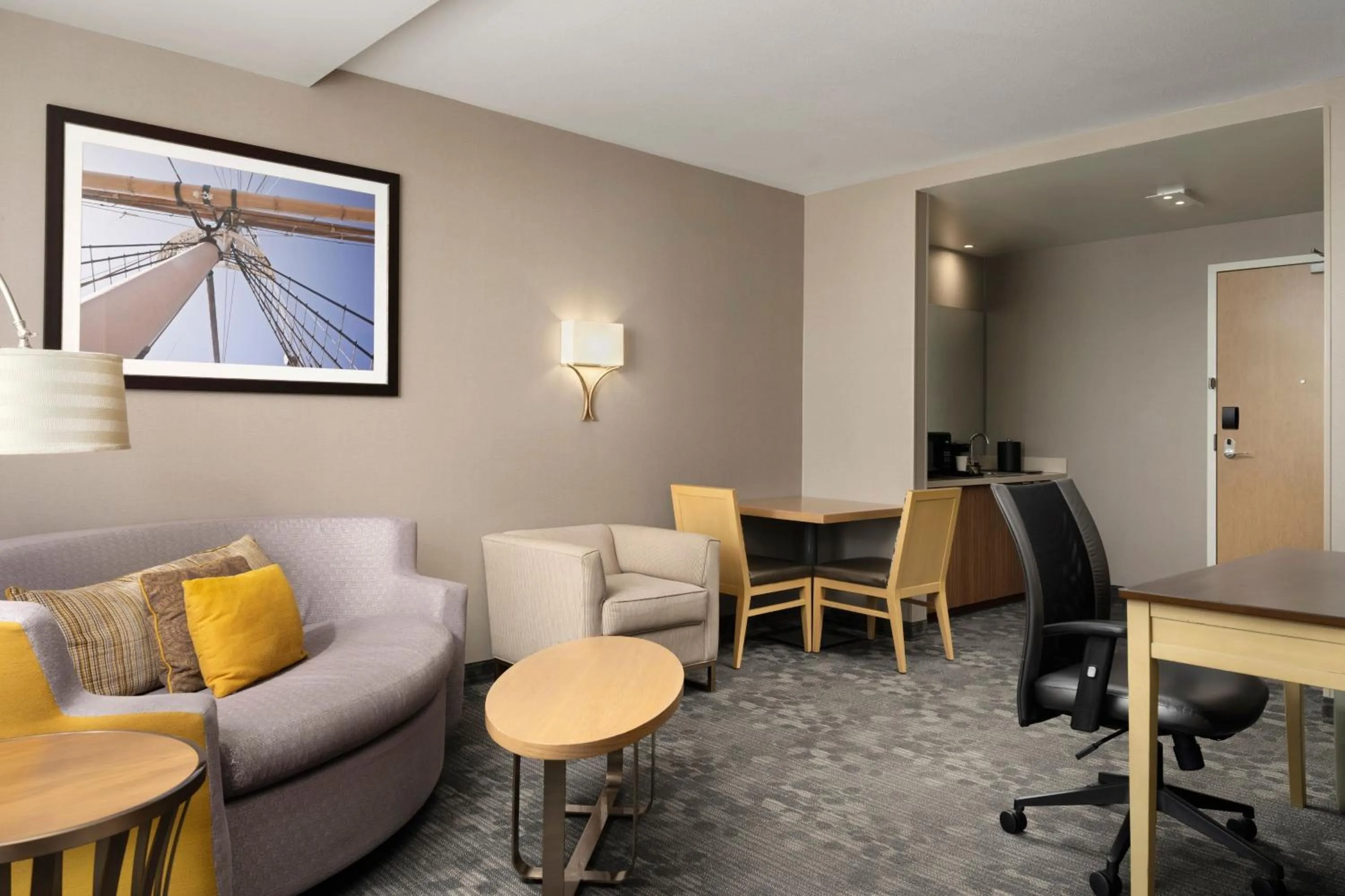 Living room in Courtyard by Marriott Erie Bayfront