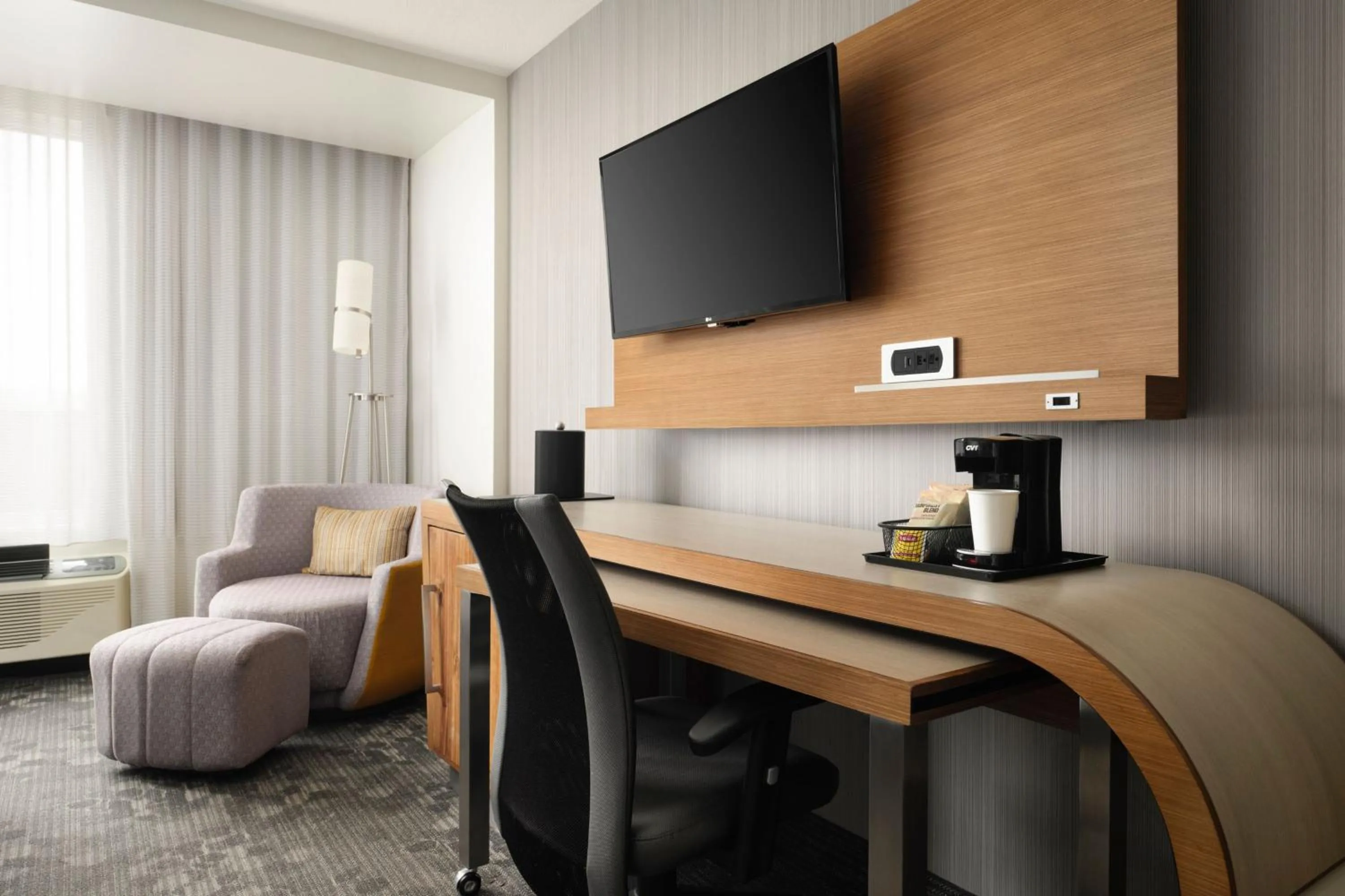 Photo of the whole room in Courtyard by Marriott Erie Bayfront