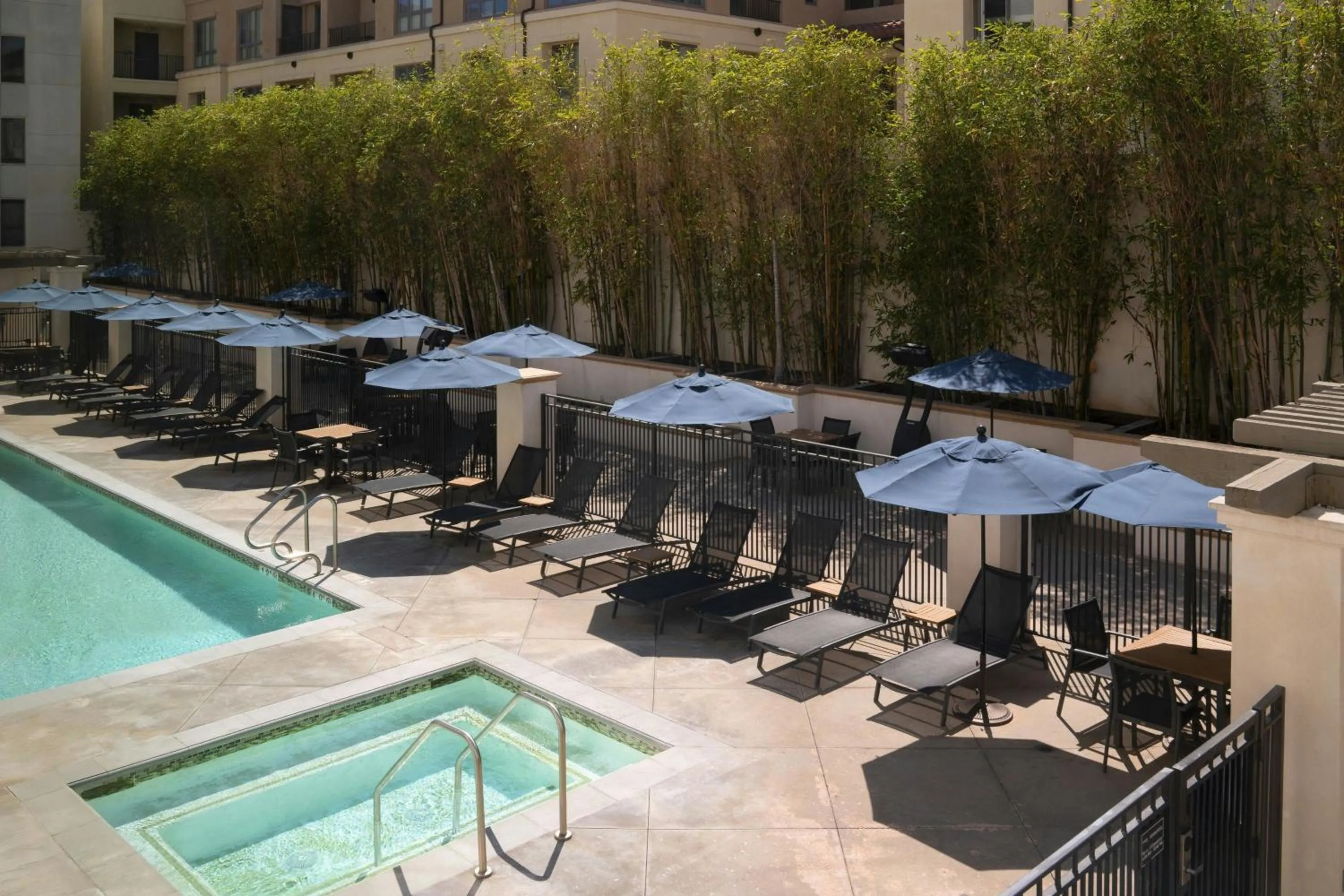 Swimming pool in Residence Inn by Marriott Los Angeles Pasadena/Old Town