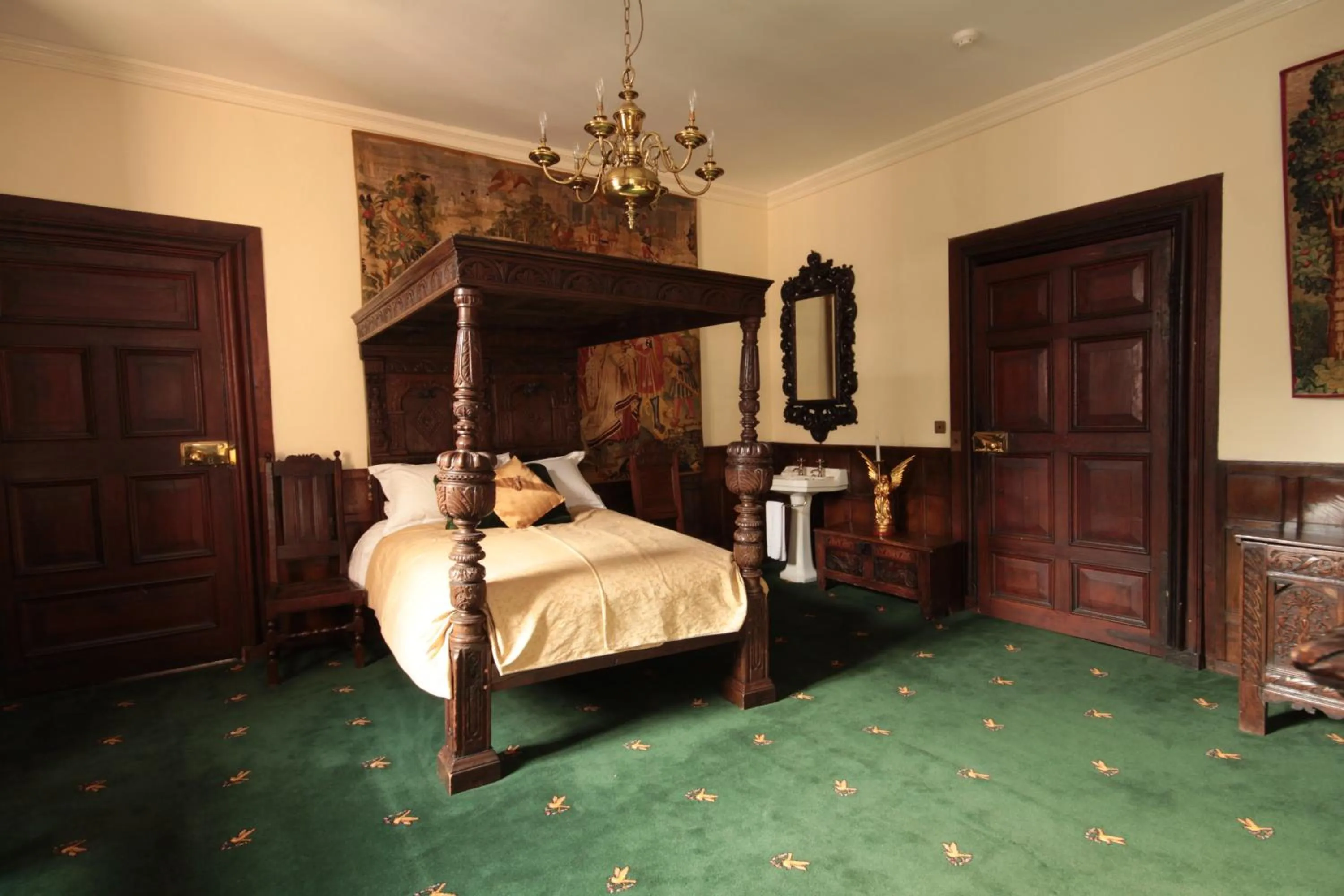 Bedroom, Bed in Appleby Castle