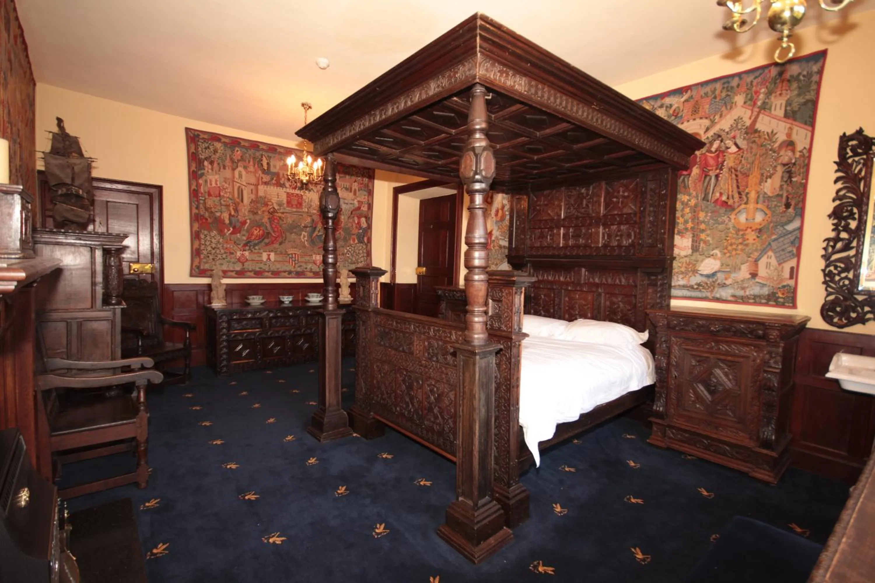 Bedroom, Bed in Appleby Castle