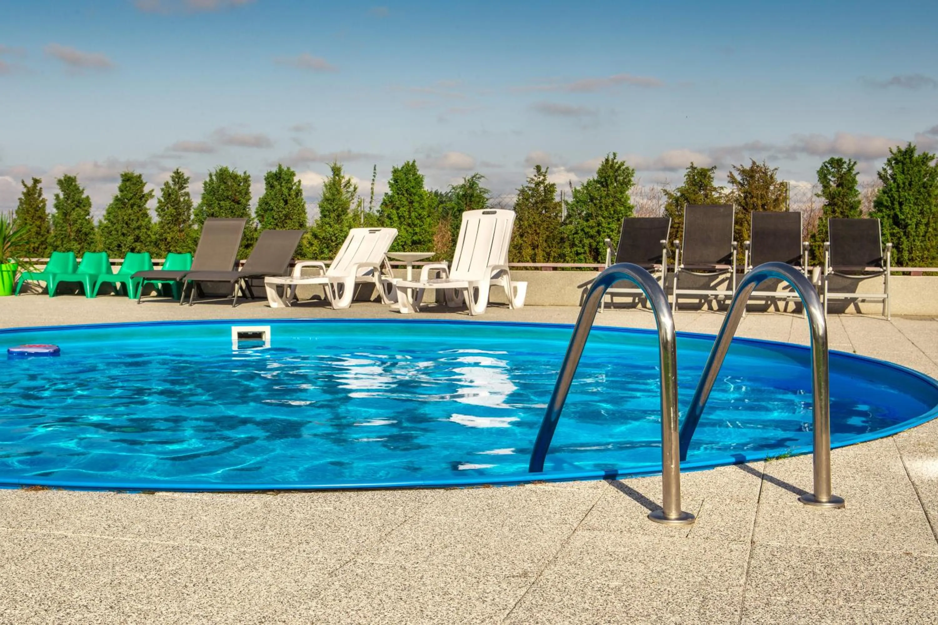 Swimming pool in Apartamenty Rodzinne Plater74