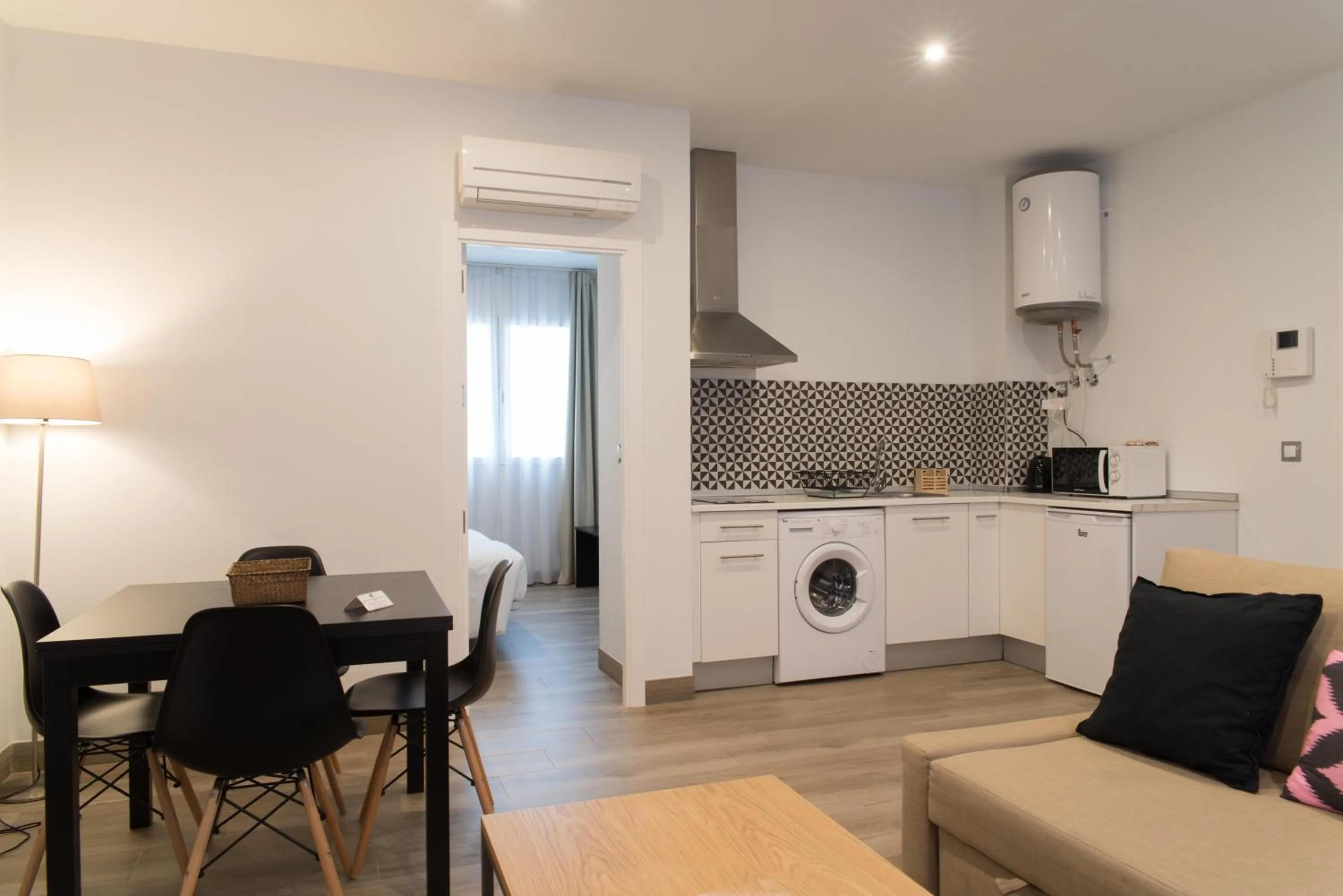 Kitchen or kitchenette in Apartamentos Campo Del Príncipe