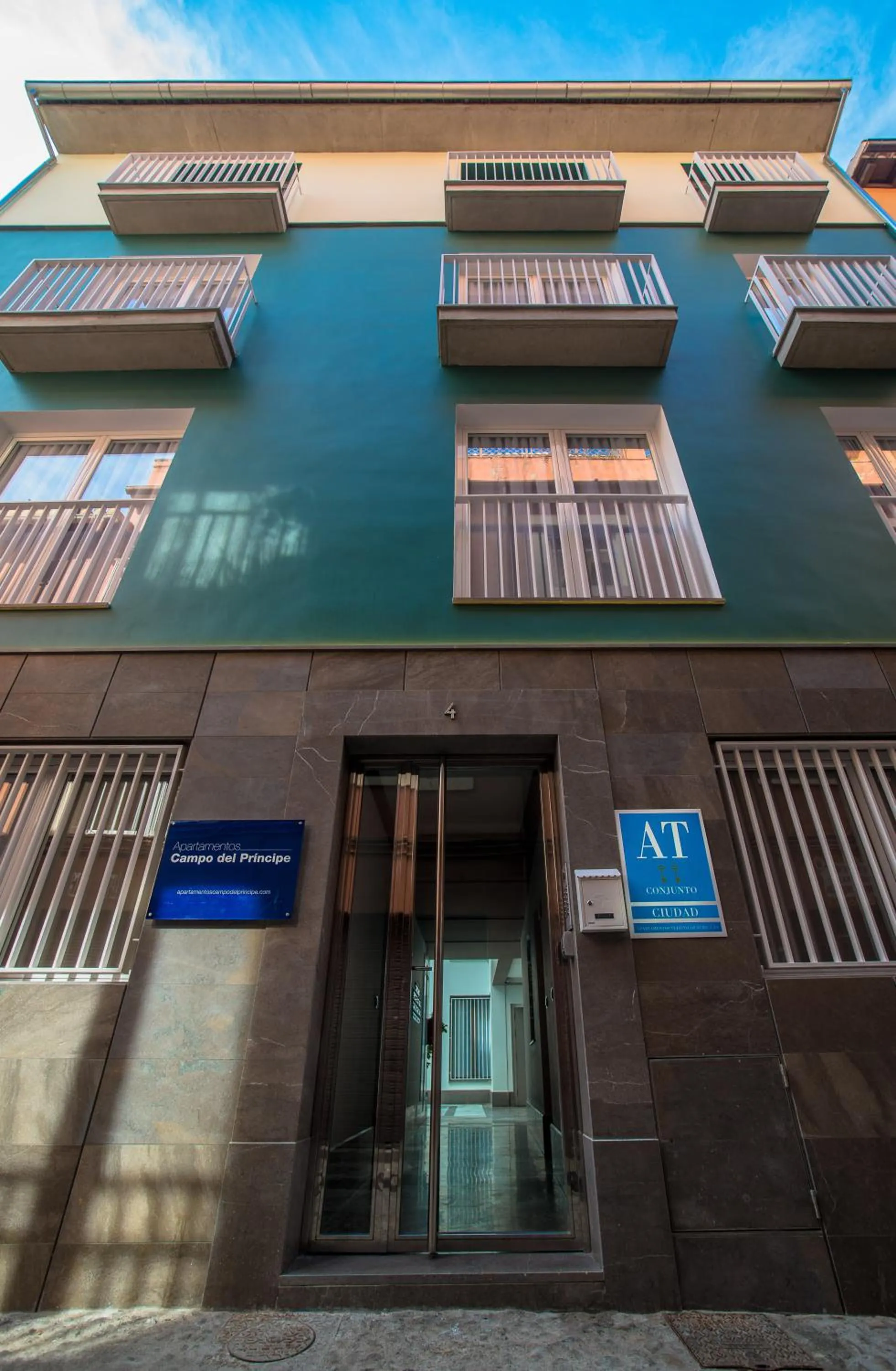 Property building in Apartamentos Campo Del Príncipe