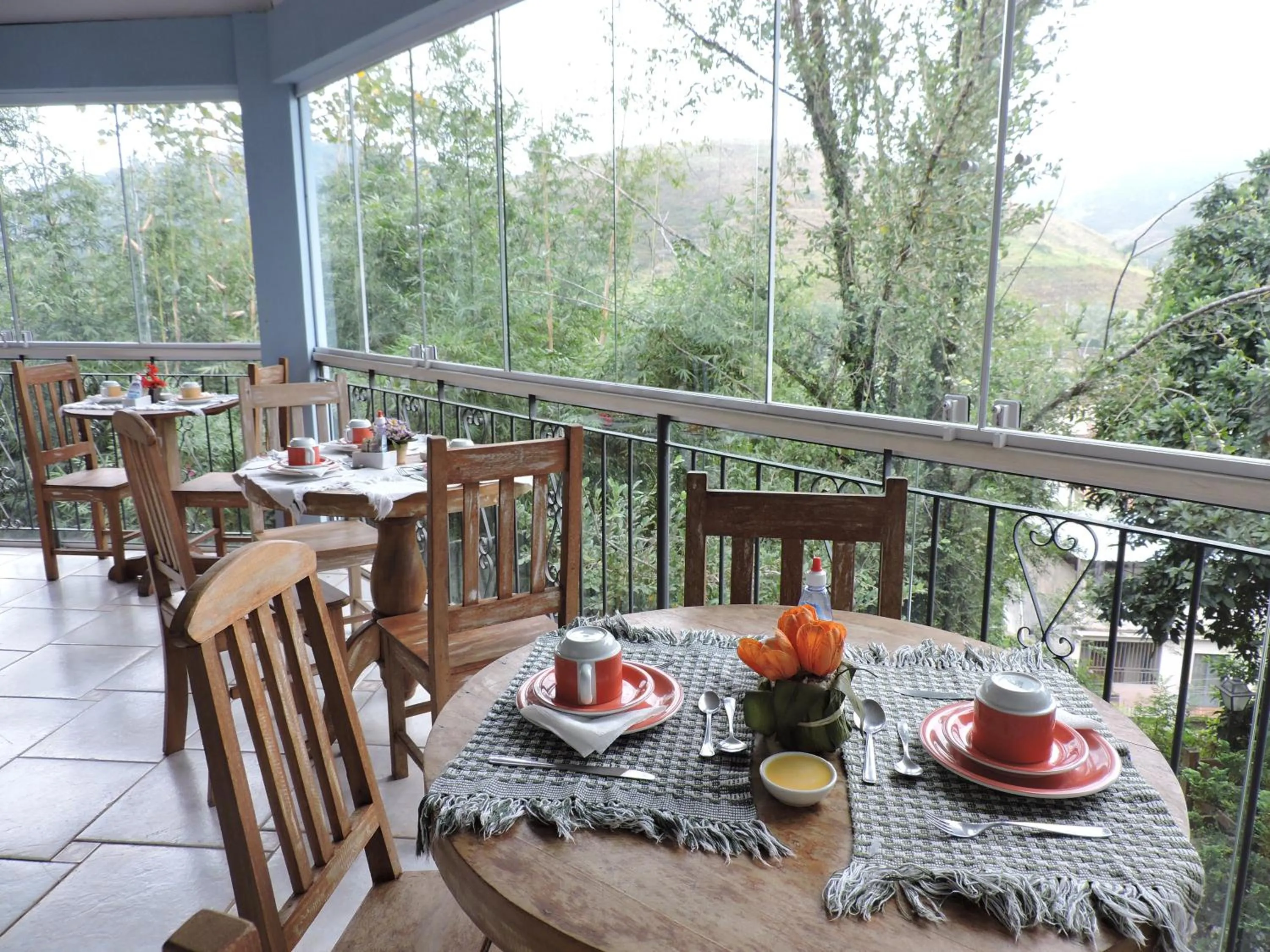 Restaurant/places to eat in Pousada D'amoras