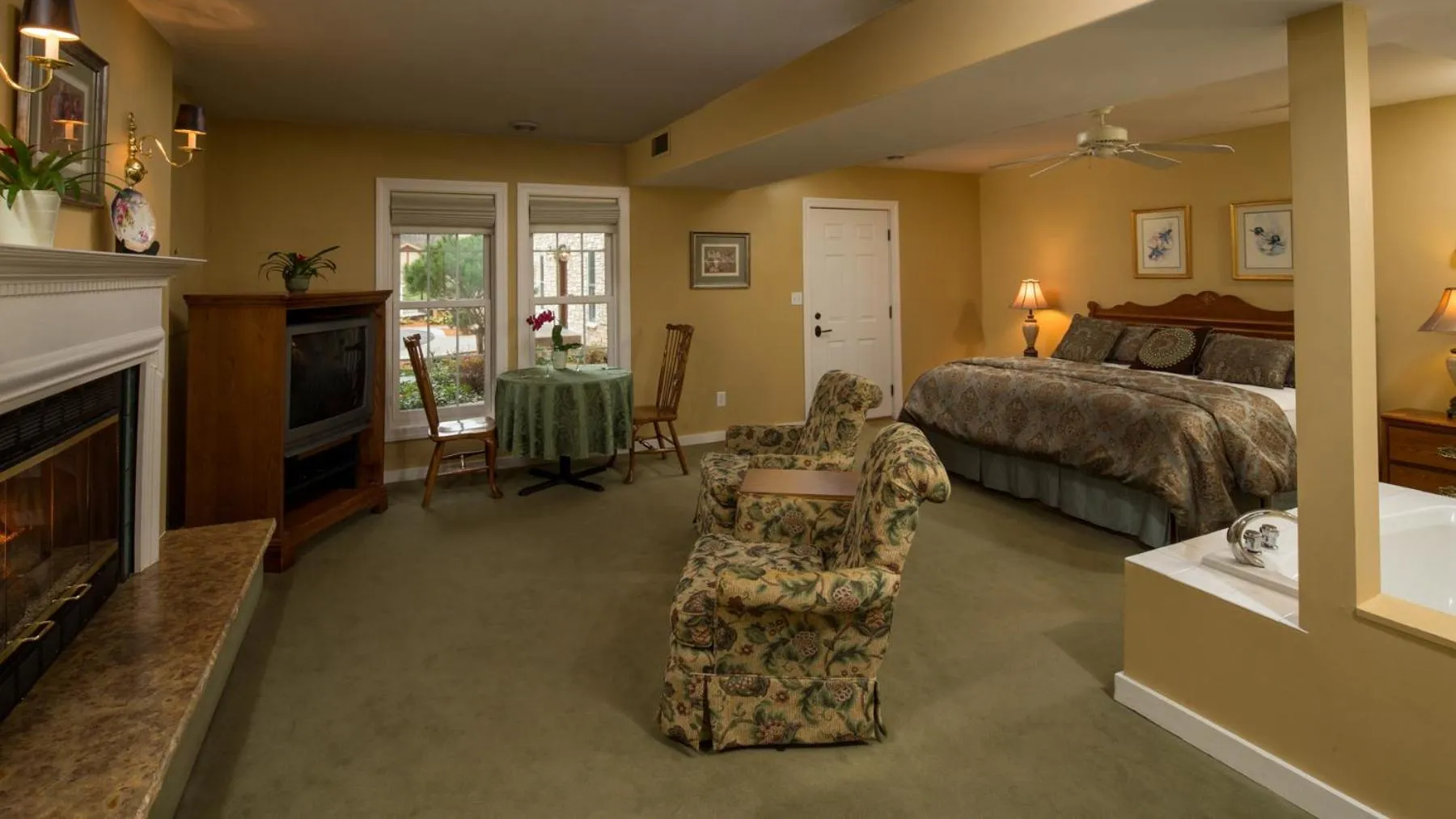 Bed in Goldmoor Inn & Resort