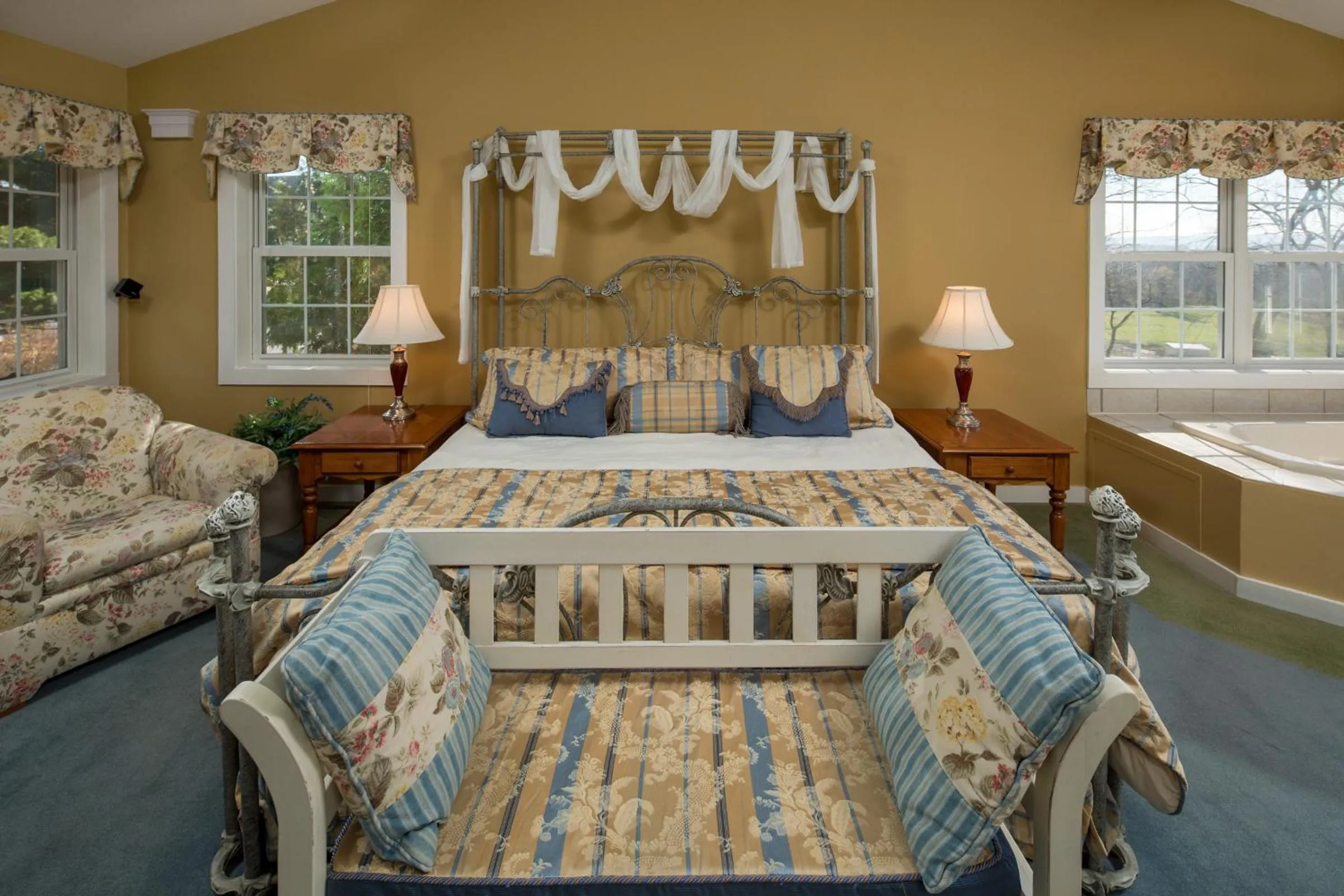 Day, Bed in Goldmoor Inn & Resort