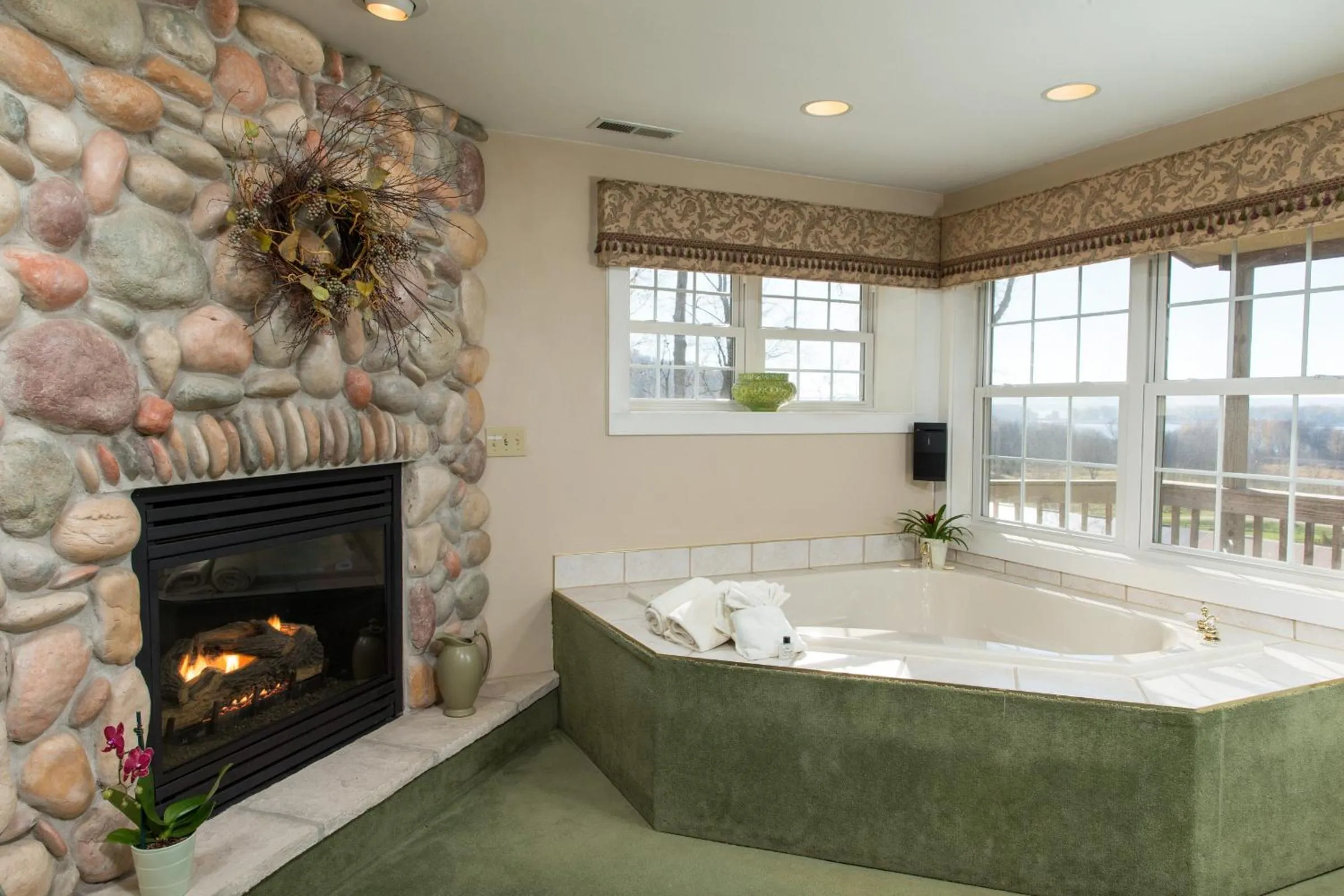 Hot Tub in Goldmoor Inn & Resort