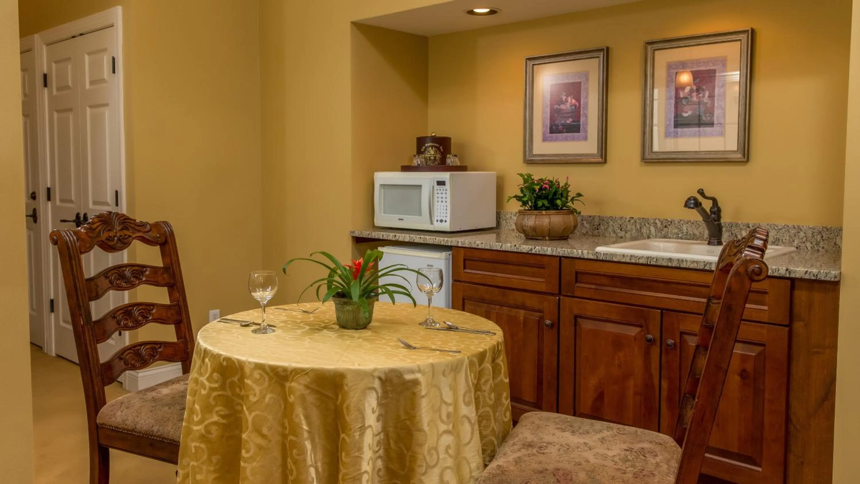Kitchen or kitchenette in Goldmoor Inn & Resort