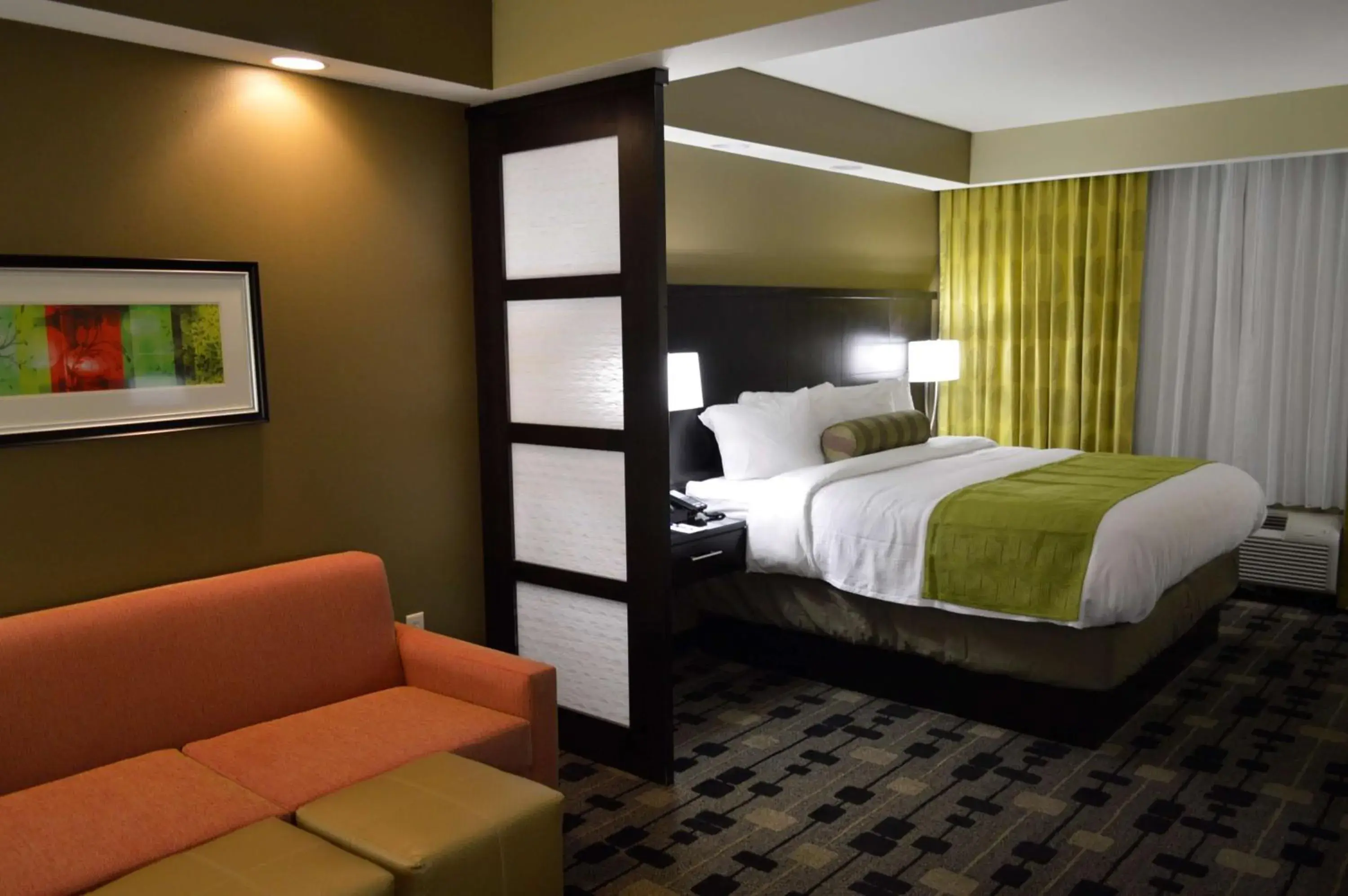 Photo of the whole room, Bed in Best Western Plus University Inn Photo of the whole room, Bed in Best Western Plus University Inn