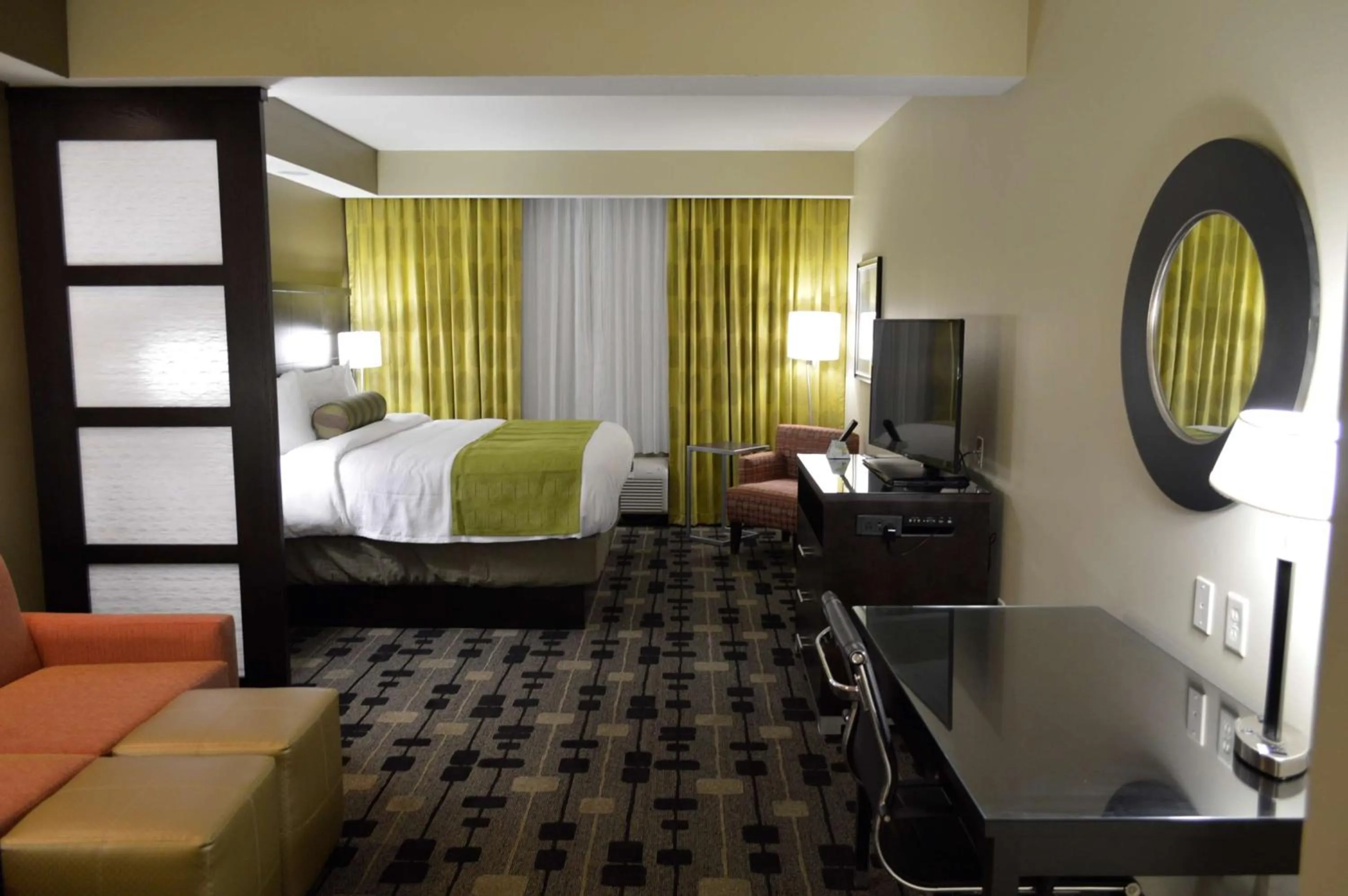 Photo of the whole room, Bed in Best Western Plus University Inn