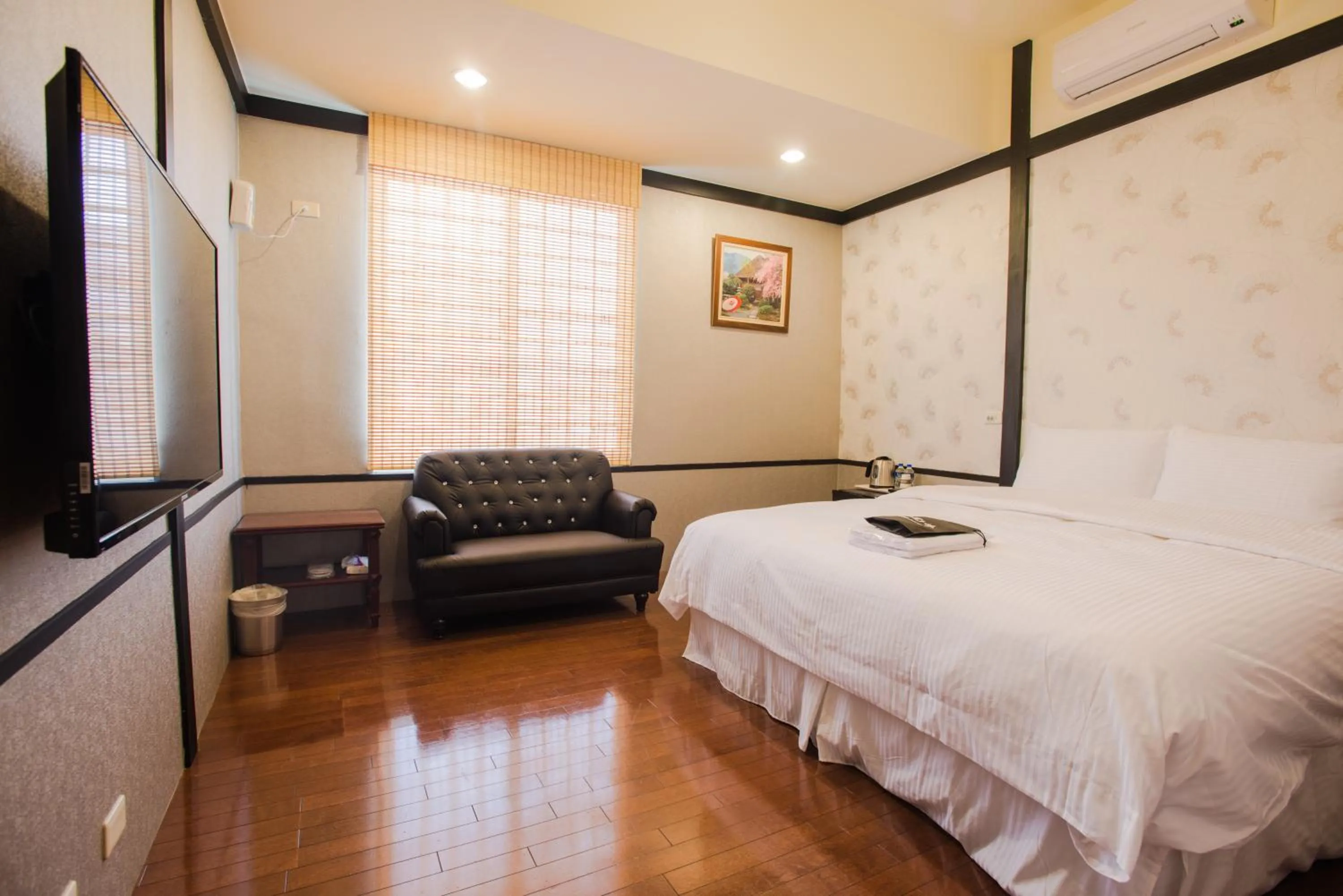 Photo of the whole room, Bed in Hananoi Bed and Breakfast