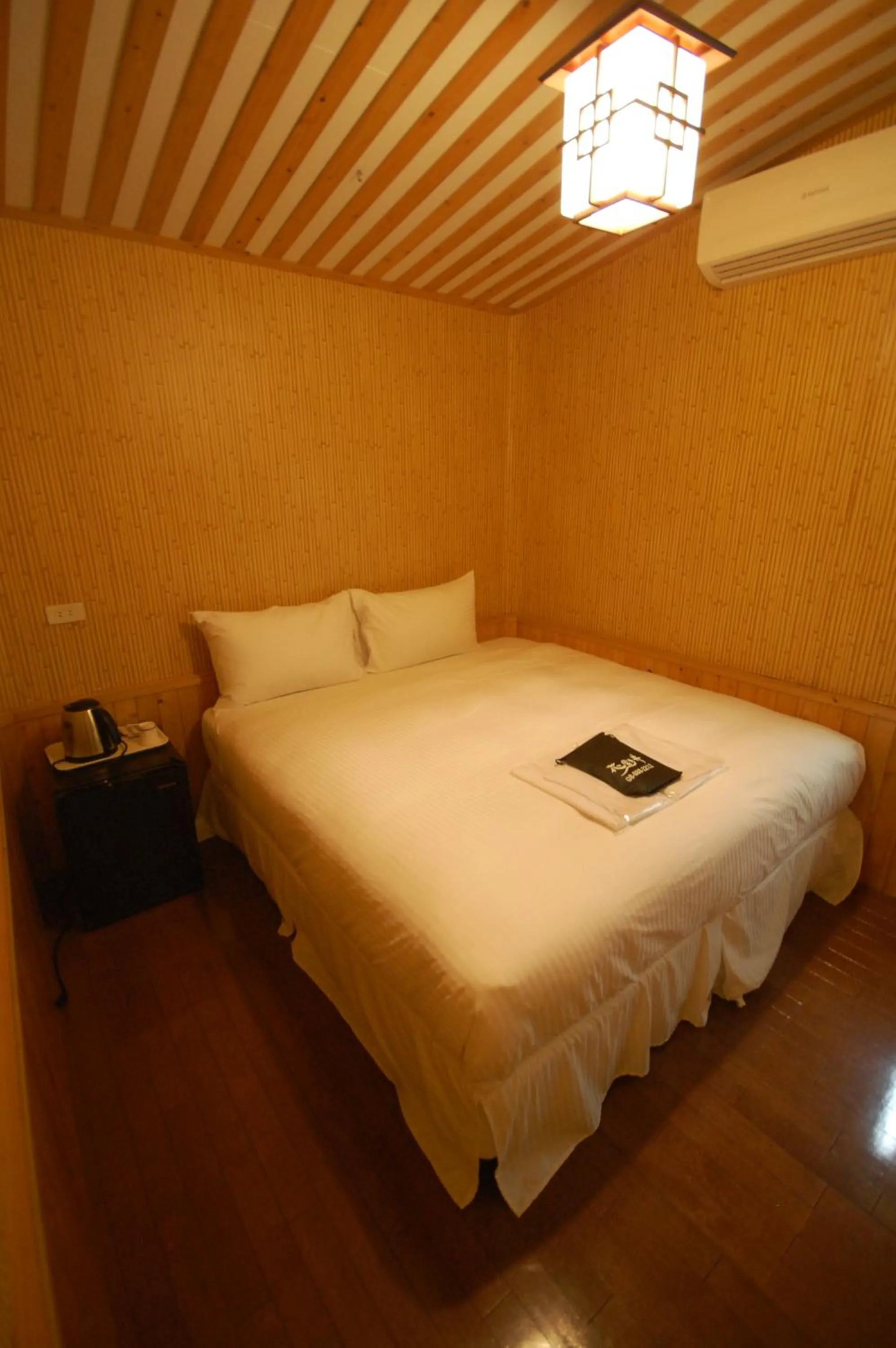 Decorative detail, Bed in Hananoi Bed and Breakfast