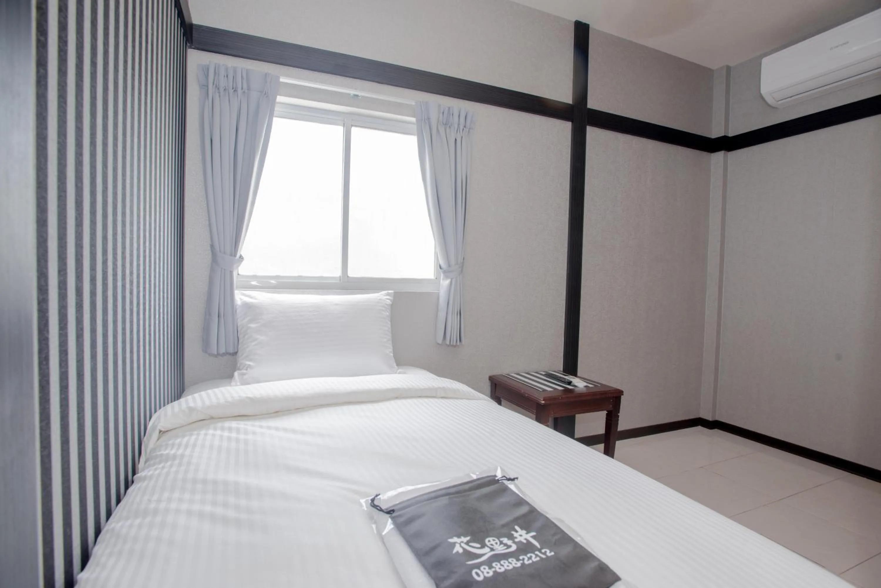 Decorative detail, Bed in Hananoi Bed and Breakfast