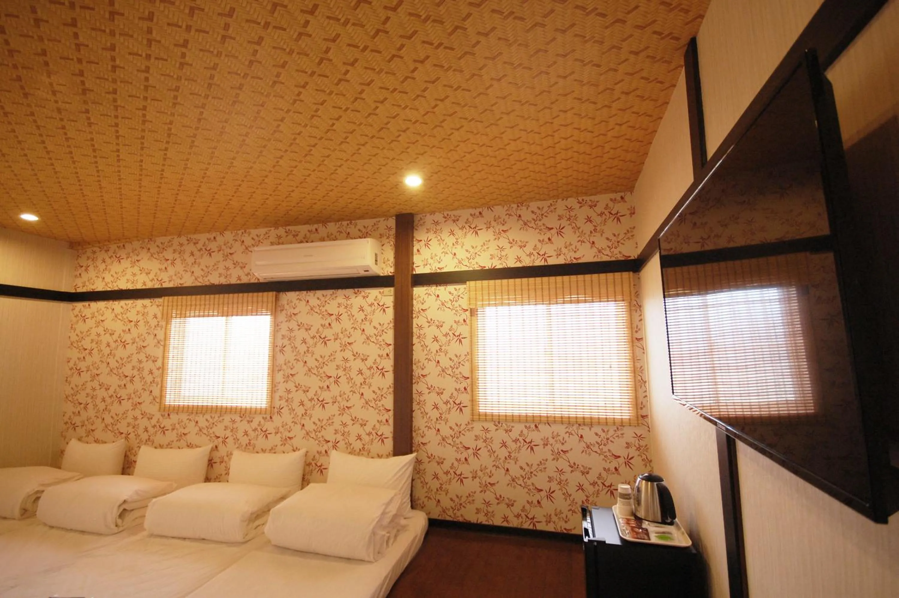 Photo of the whole room, Bed in Hananoi Bed and Breakfast