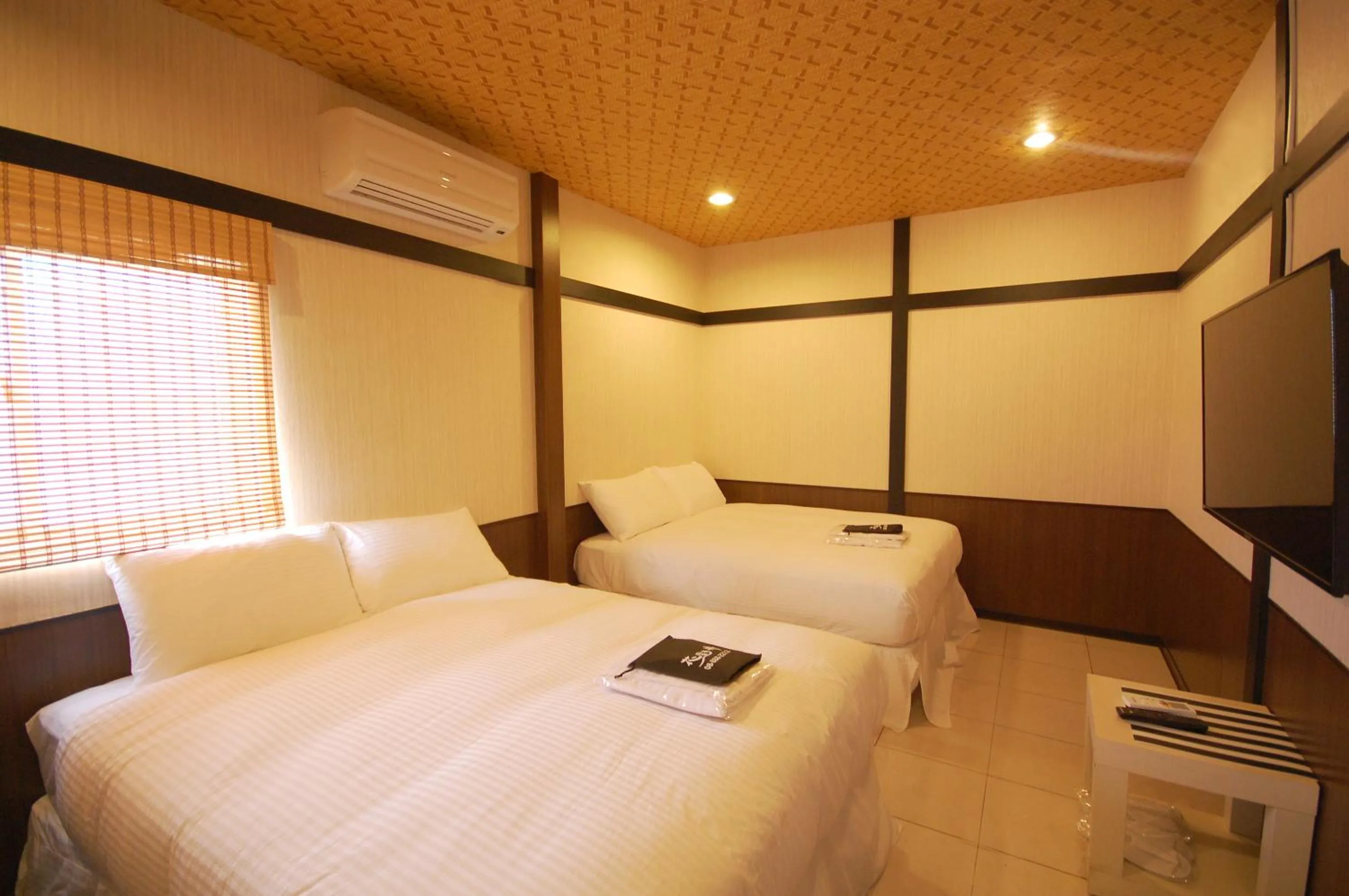 Decorative detail, Bed in Hananoi Bed and Breakfast