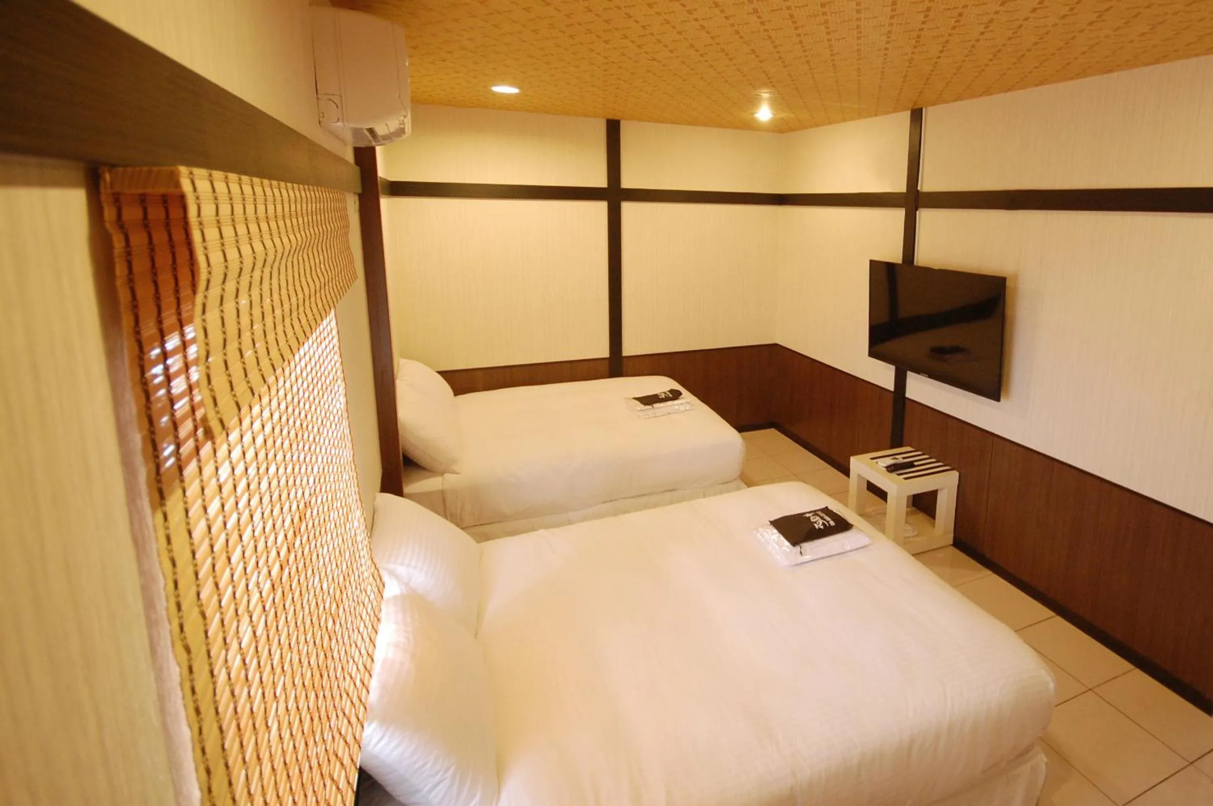 Decorative detail, Bed in Hananoi Bed and Breakfast