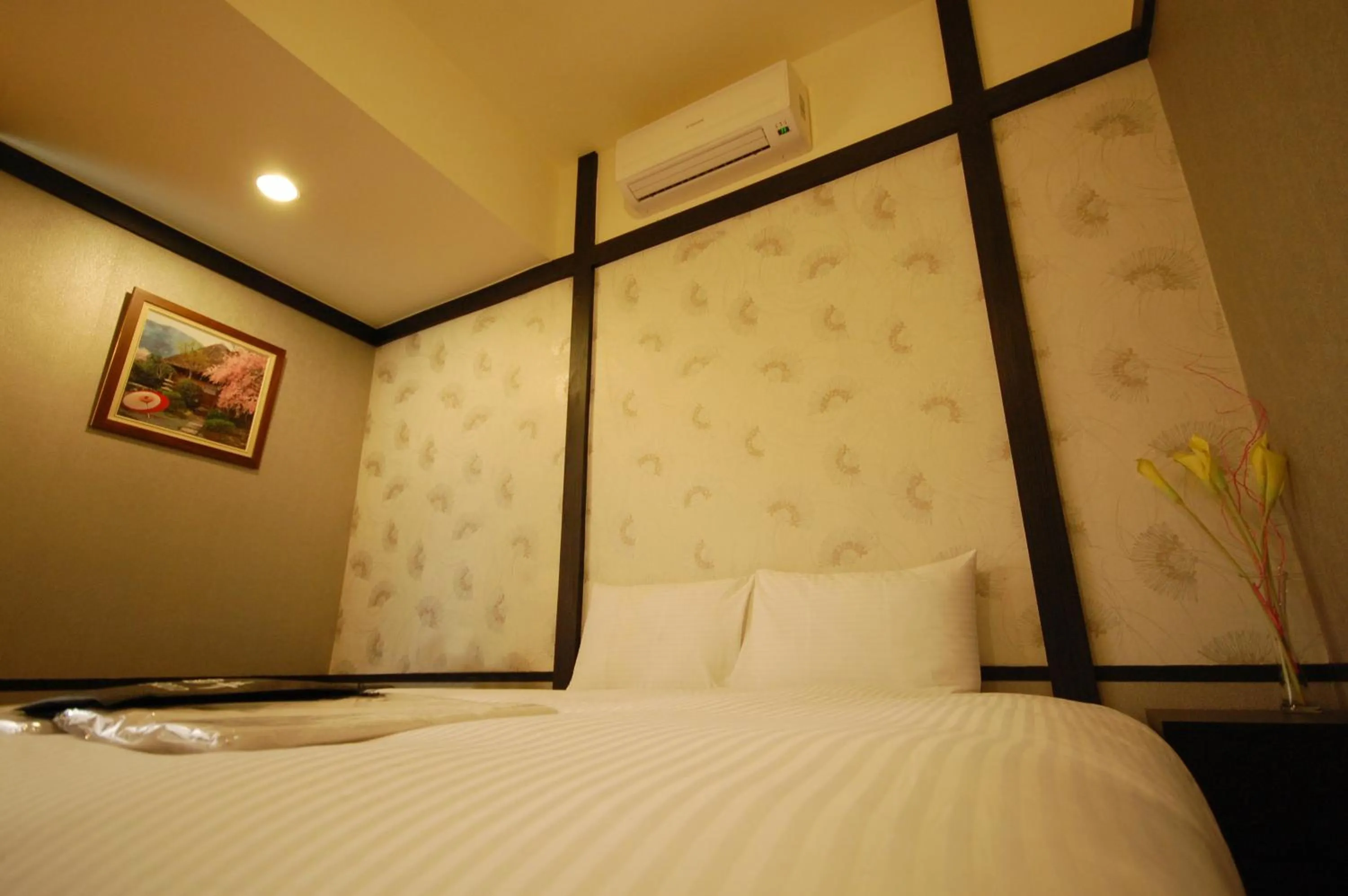 Decorative detail, Bed in Hananoi Bed and Breakfast
