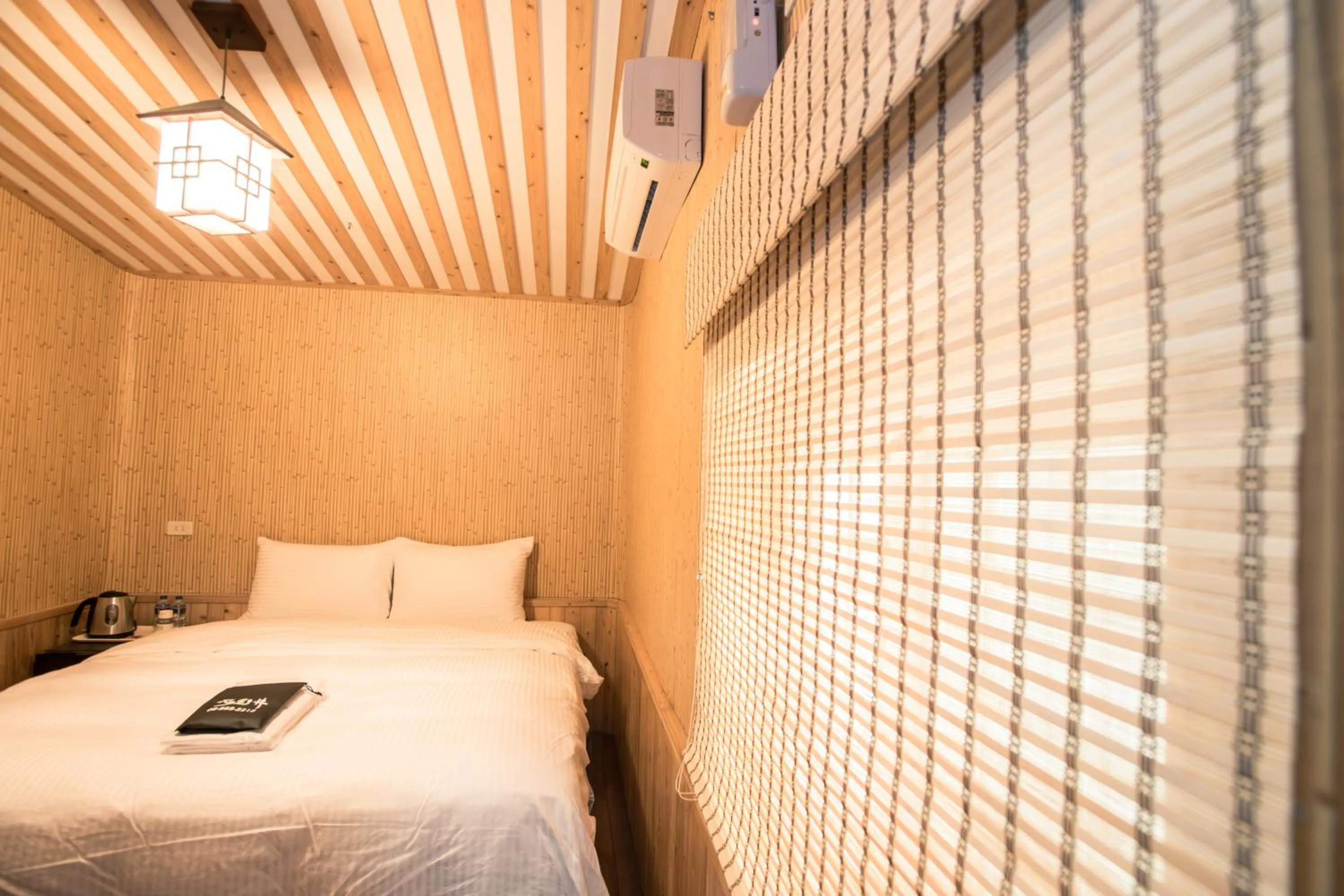 Photo of the whole room, Bed in Hananoi Bed and Breakfast