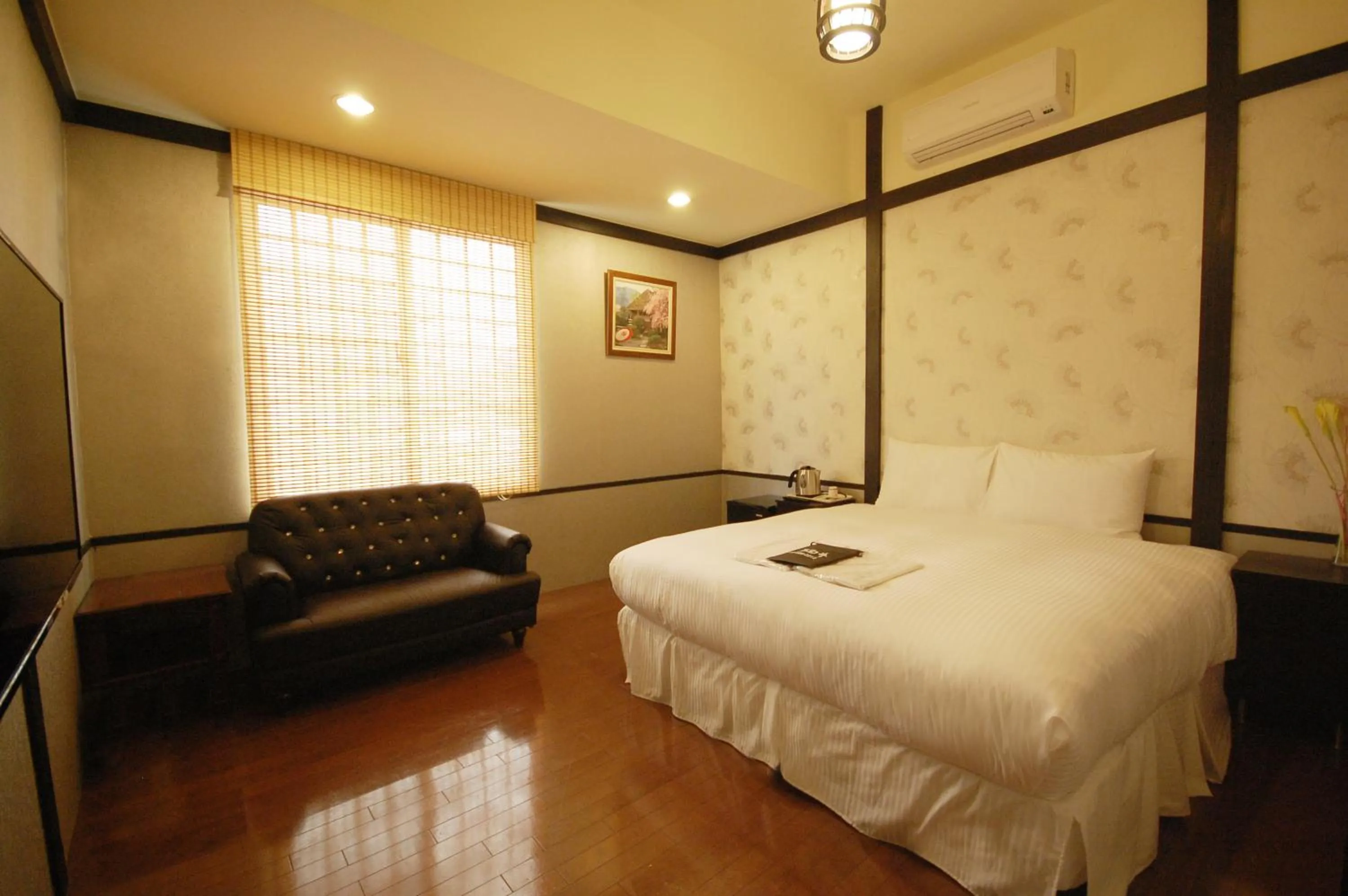 Decorative detail, Bed in Hananoi Bed and Breakfast